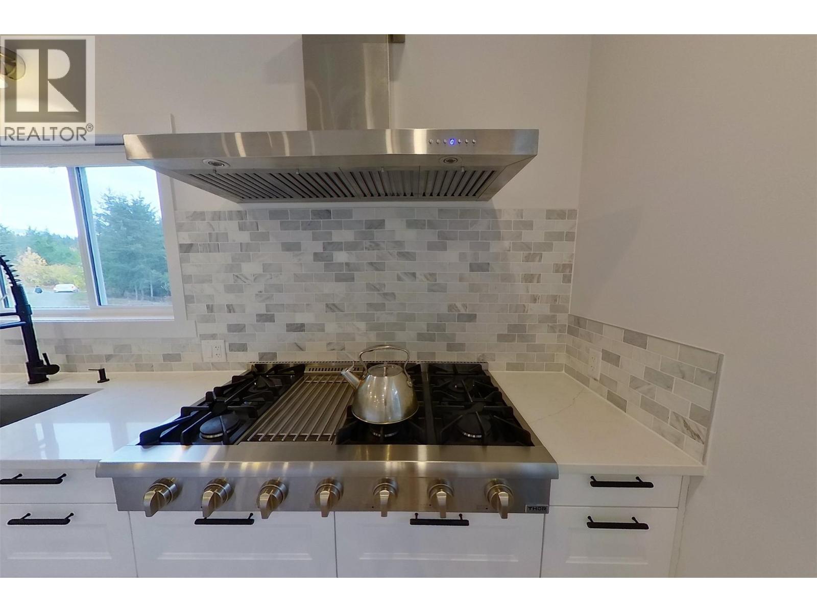 5090 50a Street Ne, Salmon Arm, British Columbia  V1E 1Y6 - Photo 7 - 10379446
