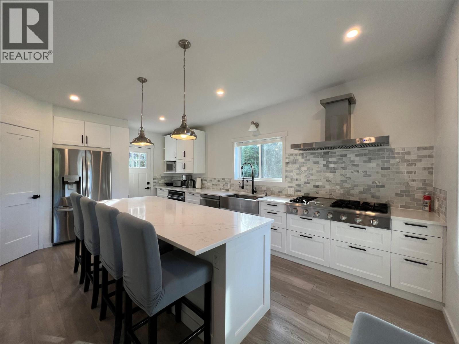 5090 50a Street Ne, Salmon Arm, British Columbia  V1E 1Y6 - Photo 8 - 10379446