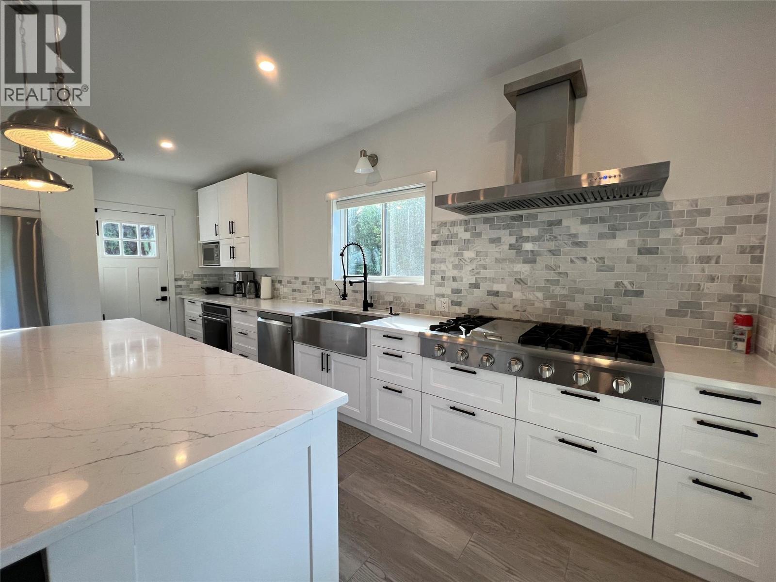5090 50a Street Ne, Salmon Arm, British Columbia  V1E 1Y6 - Photo 9 - 10379446