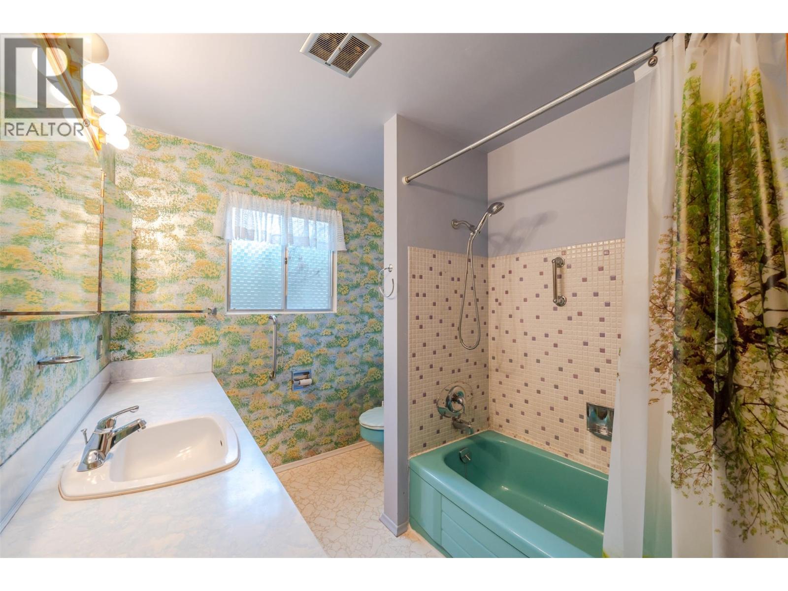 102 Derenzy Place, Penticton, British Columbia  V2A 8W7 - Photo 17 - 10379484