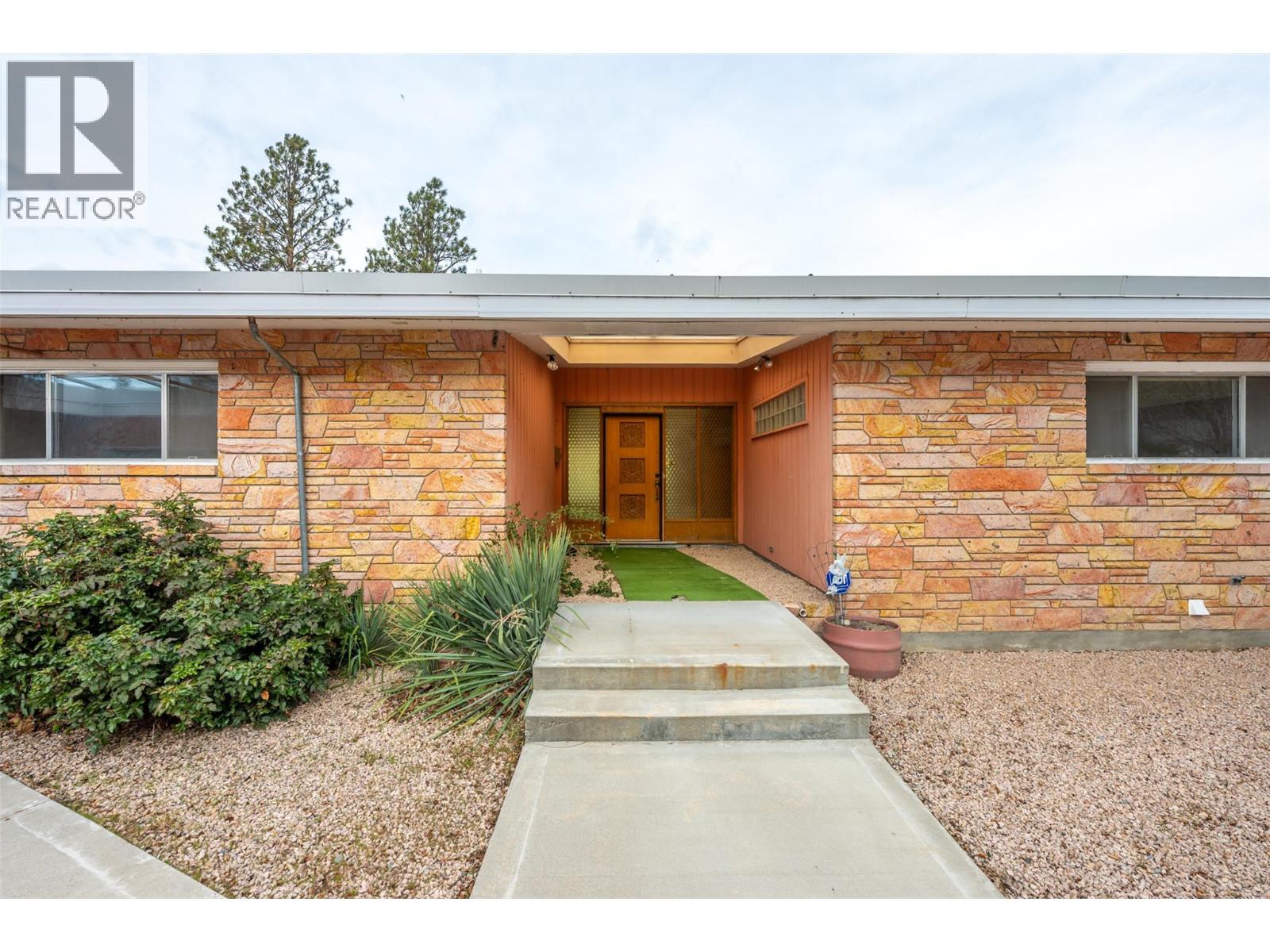 102 Derenzy Place, Penticton, British Columbia  V2A 8W7 - Photo 3 - 10379484