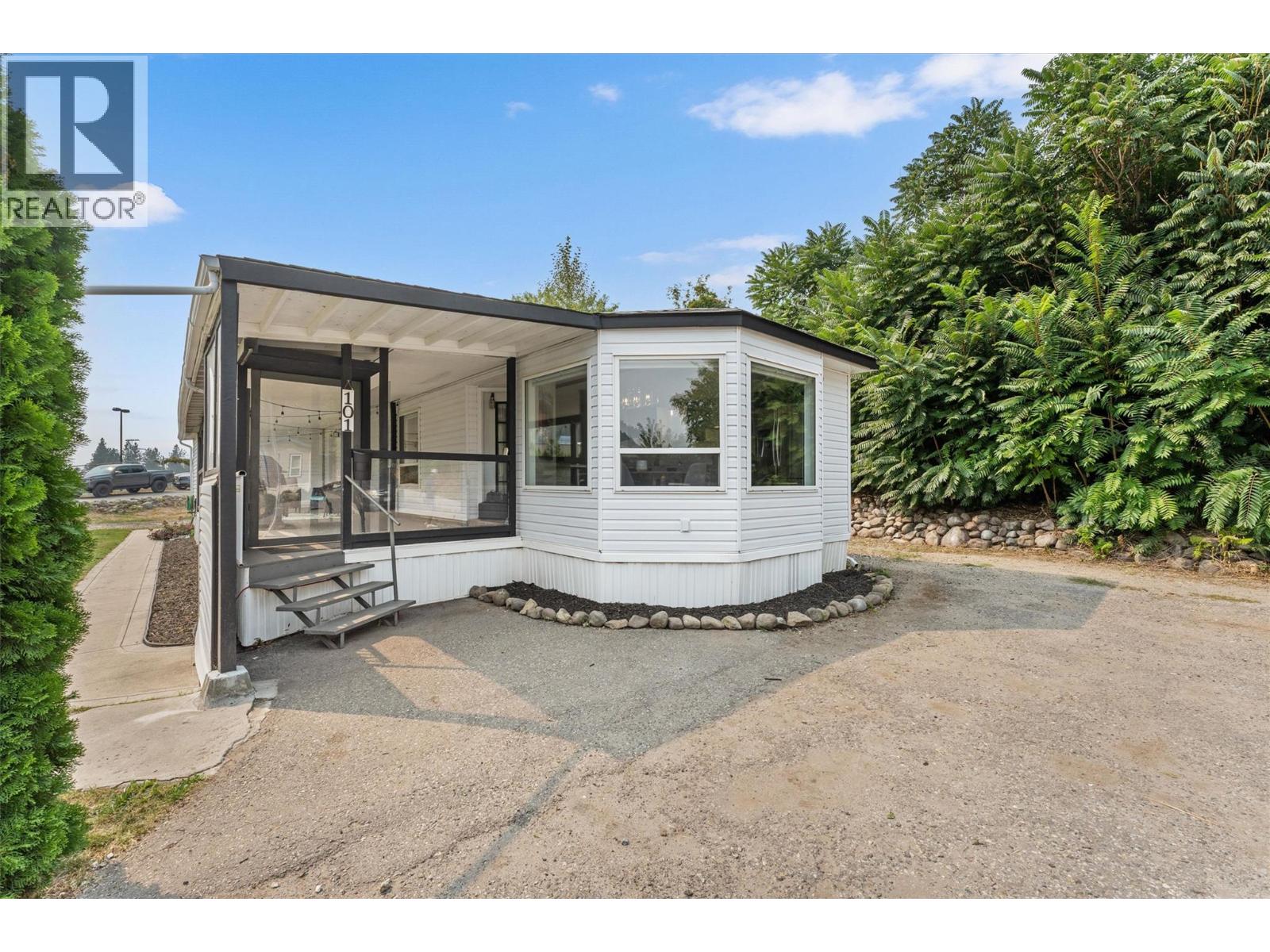 1699 Ross Road Unit# 101, West Kelowna, British Columbia  V1Z 1L8 - Photo 2 - 10379563