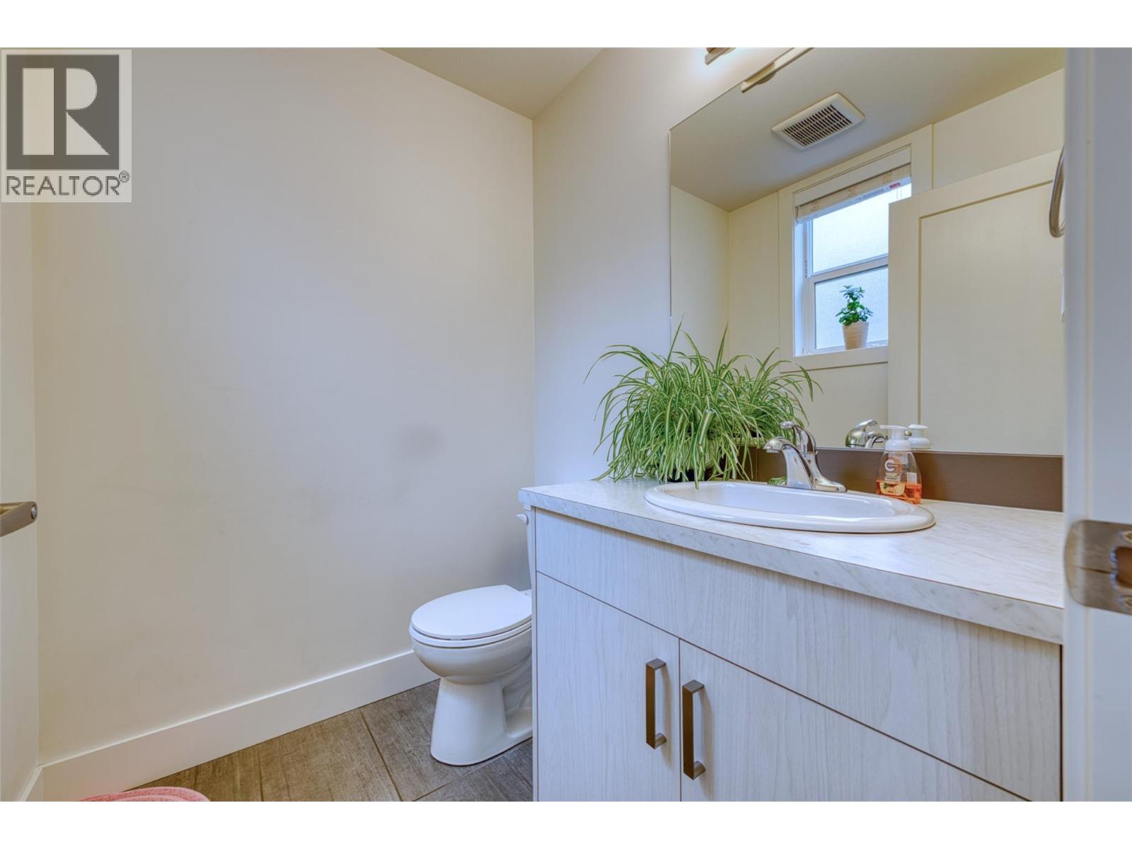 933 Mt Robson Place Unit# 25, Vernon, British Columbia  V1B 4G4 - Photo 8 - 10378945