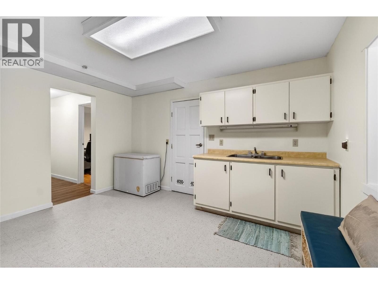 8361 Ladner Road, Vernon, British Columbia  V1B 3M8 - Photo 47 - 10379562