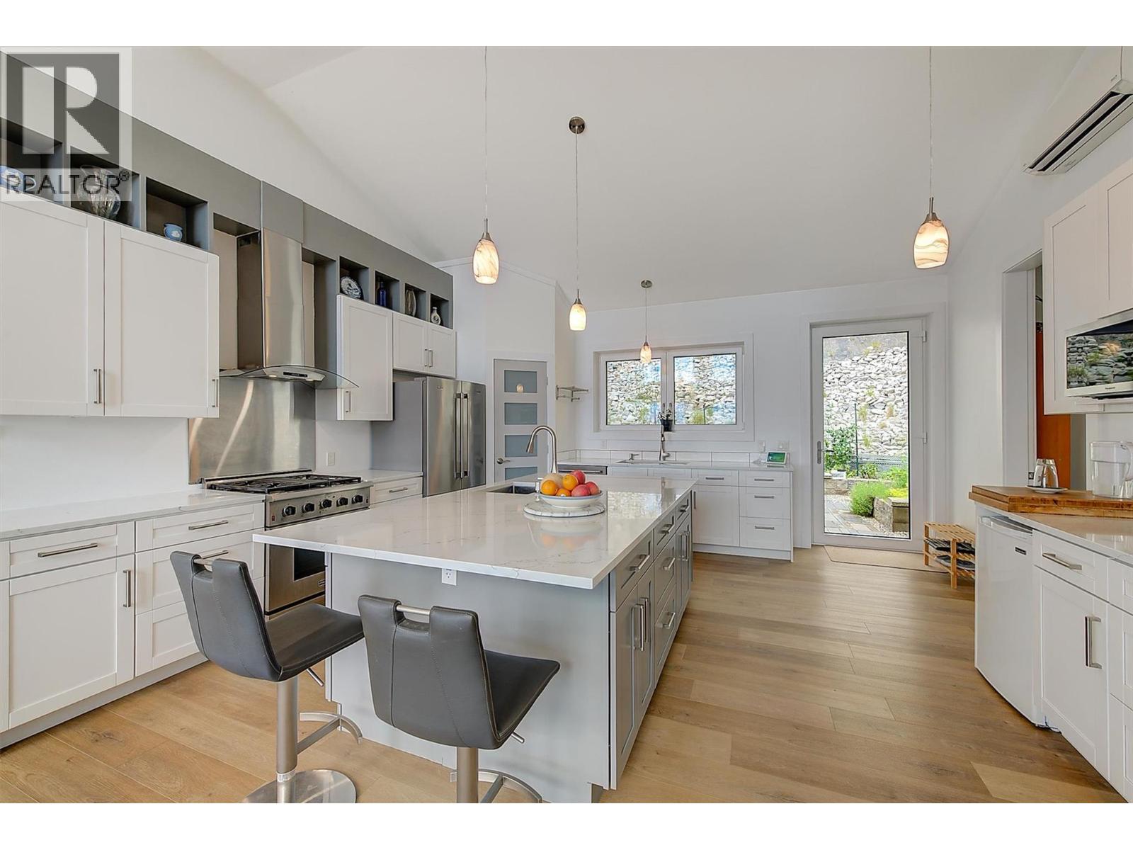 6131 Seymoure Lane, Peachland, British Columbia  V0H 1X4 - Photo 11 - 10379240