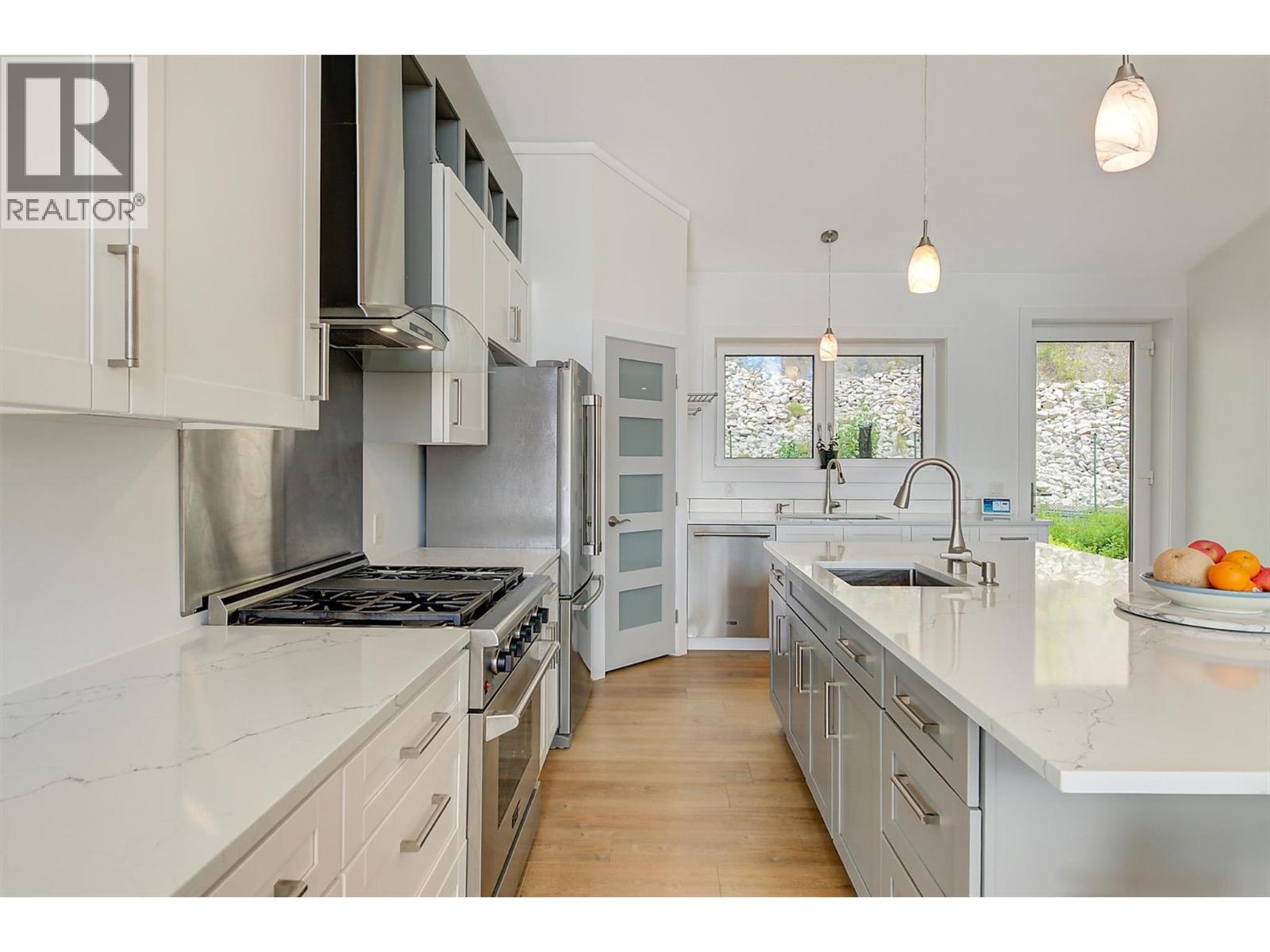 6131 Seymoure Lane, Peachland, British Columbia  V0H 1X4 - Photo 12 - 10379240
