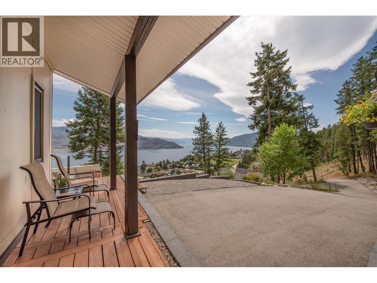 6131 Seymoure Lane, Peachland, British Columbia  V0H 1X4 - Photo 3 - 10379240