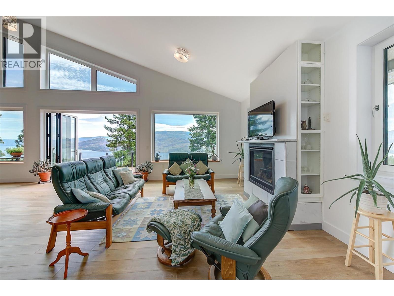 6131 Seymoure Lane, Peachland, British Columbia  V0H 1X4 - Photo 5 - 10379240