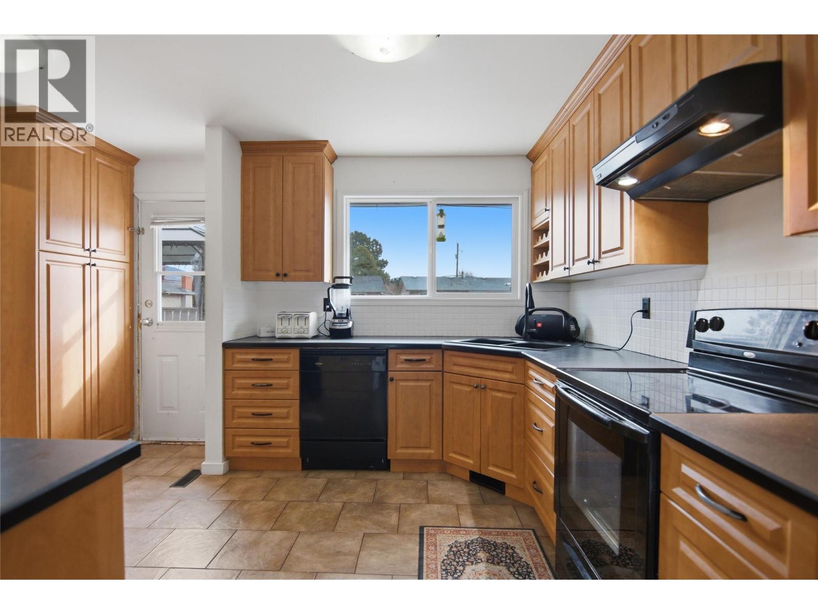 2619 Argyle Avenue, Kamloops, British Columbia  V2B 4T6 - Photo 10 - 10379549