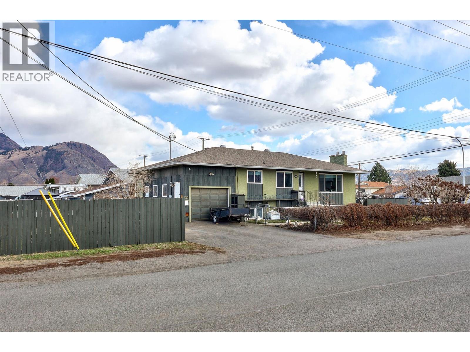 1020 7th Street, Kamloops, British Columbia  V2B 2W8 - Photo 2 - 10379554