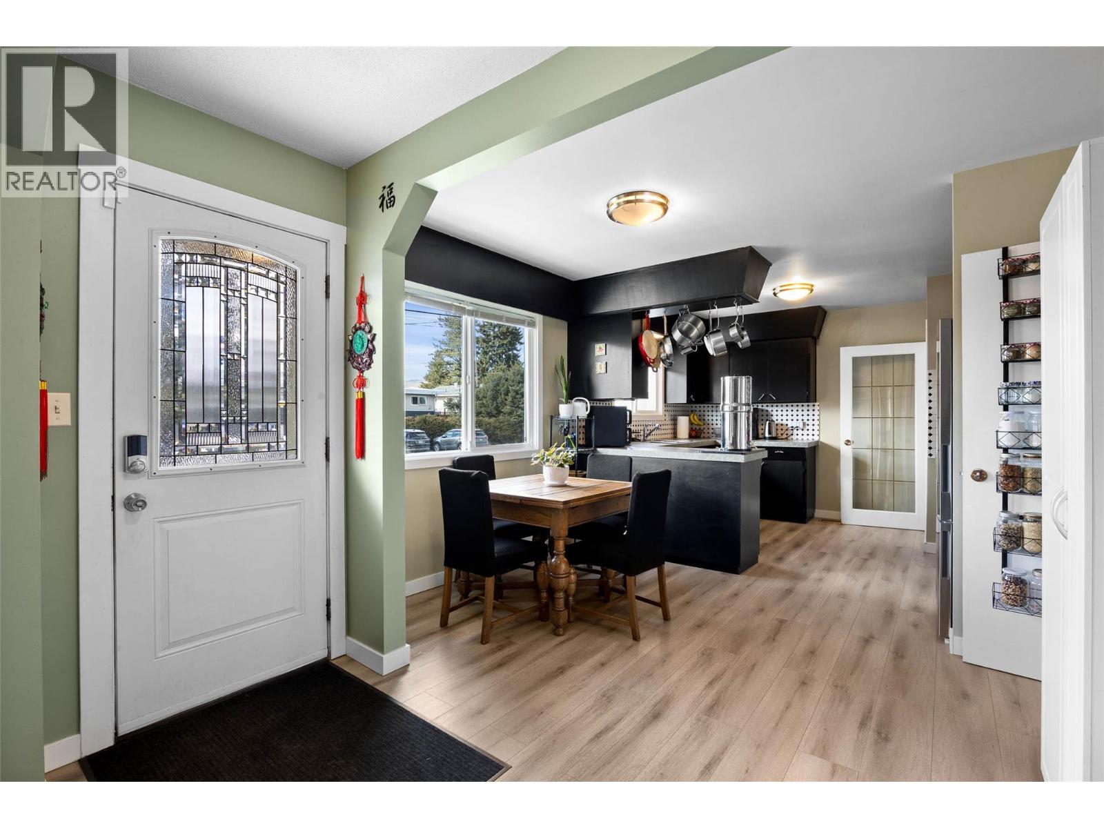 1020 7th Street, Kamloops, British Columbia  V2B 2W8 - Photo 5 - 10379554