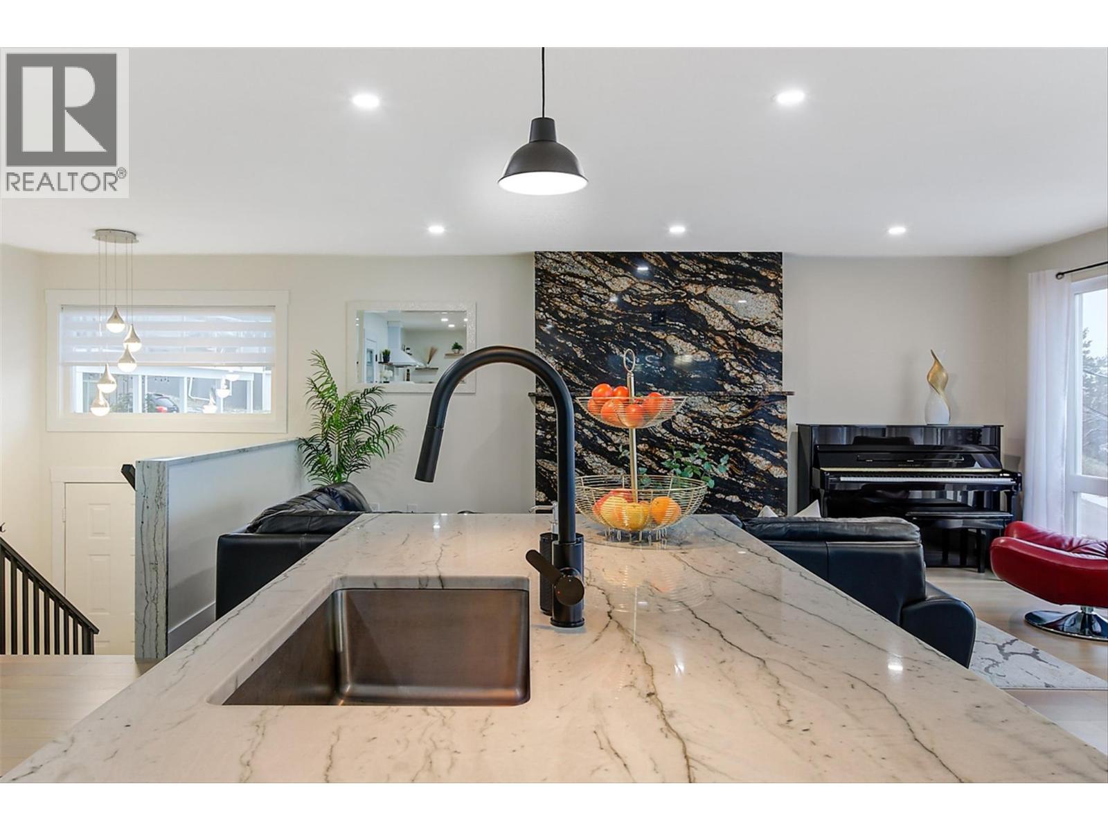 6178 Lipsett Avenue, Peachland, British Columbia  V0H 1X7 - Photo 17 - 10379574