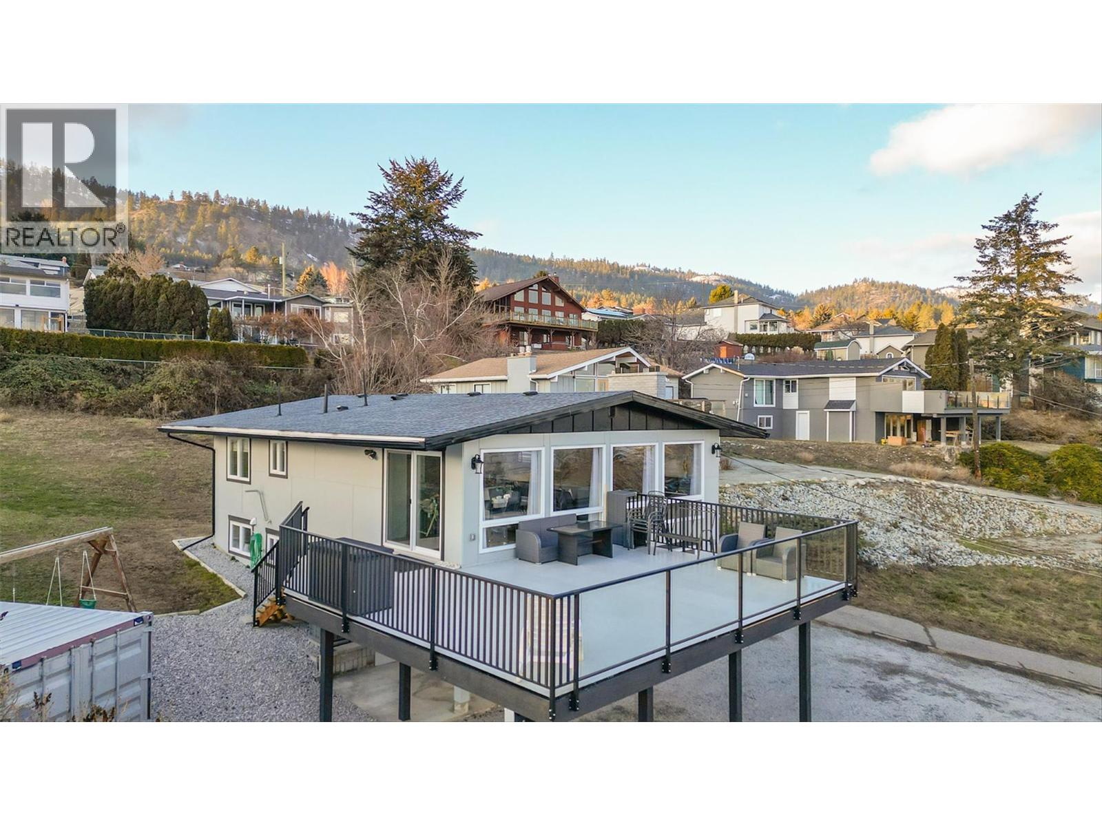 6178 Lipsett Avenue, Peachland, British Columbia  V0H 1X7 - Photo 4 - 10379574