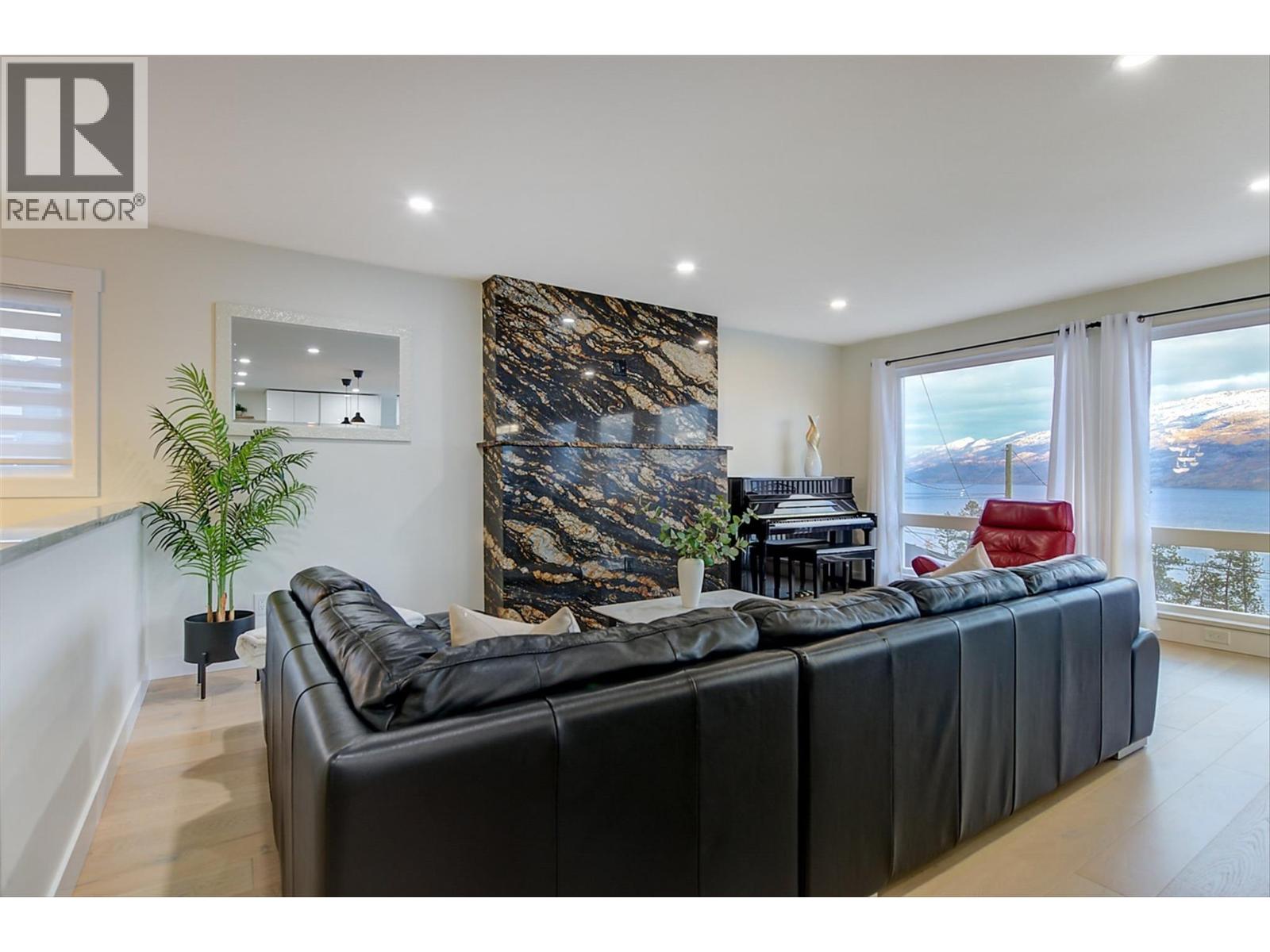 6178 Lipsett Avenue, Peachland, British Columbia  V0H 1X7 - Photo 9 - 10379574