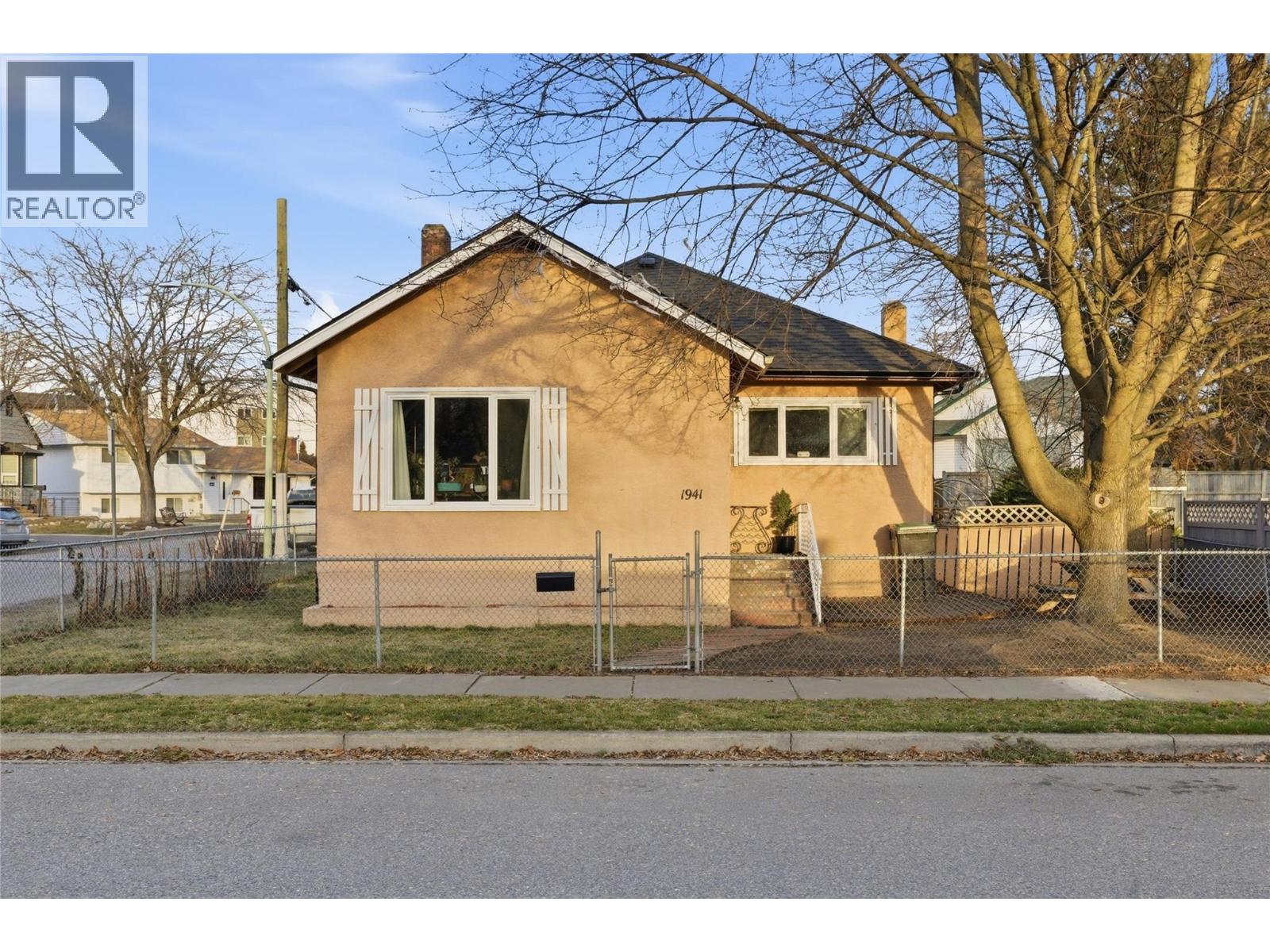1941 Water Street, Kelowna, British Columbia  V1Y 1K8 - Photo 3 - 10379075