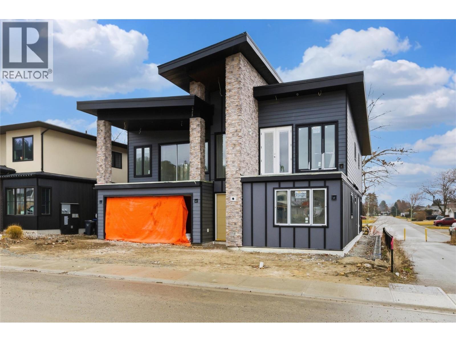 4204 Russo Street, Kelowna, British Columbia  V1W 0C6 - Photo 3 - 10379545