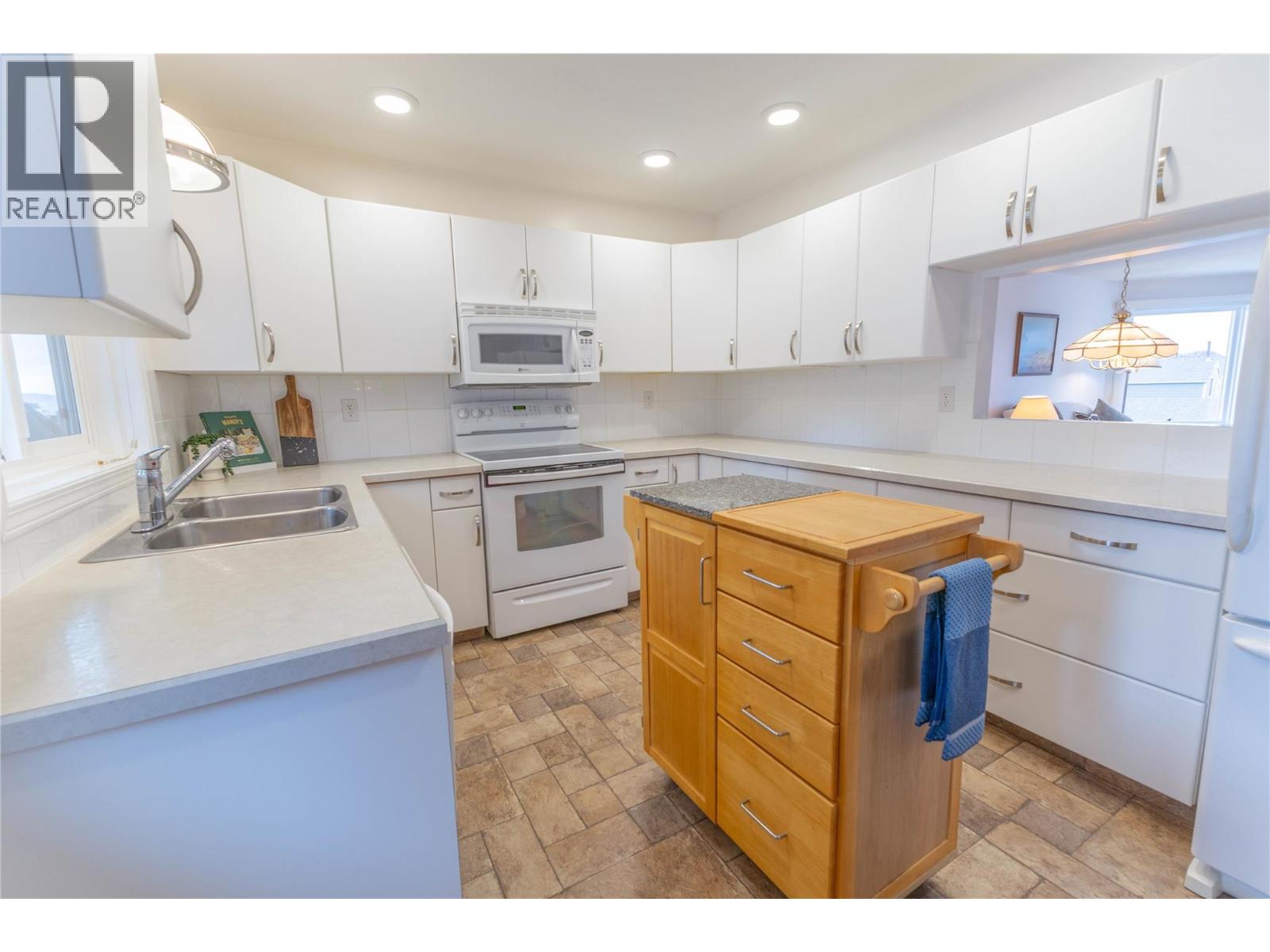 2158 Garymede Drive, Kamloops, British Columbia  V1S 1N9 - Photo 11 - 10379512