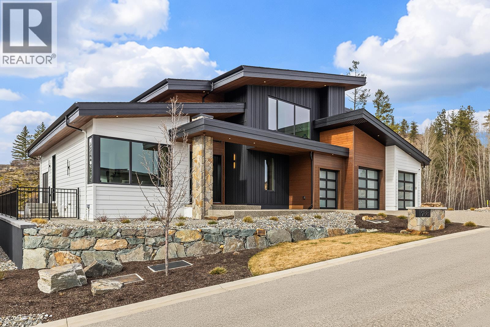 188 Wildsong Crescent, Vernon, British Columbia  V1H 2K3 - Photo 4 - 10379503