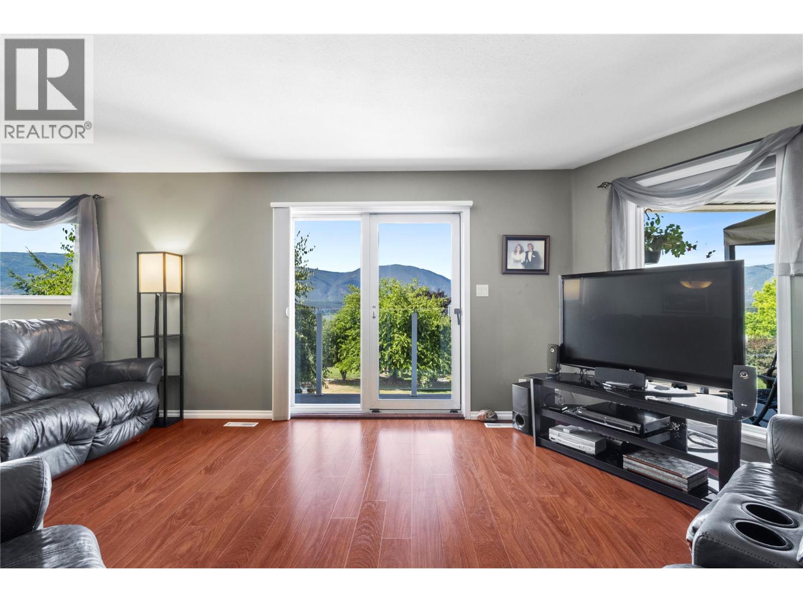 2250 3 Avenue Se, Salmon Arm, British Columbia  V1E 1K1 - Photo 13 - 10379451