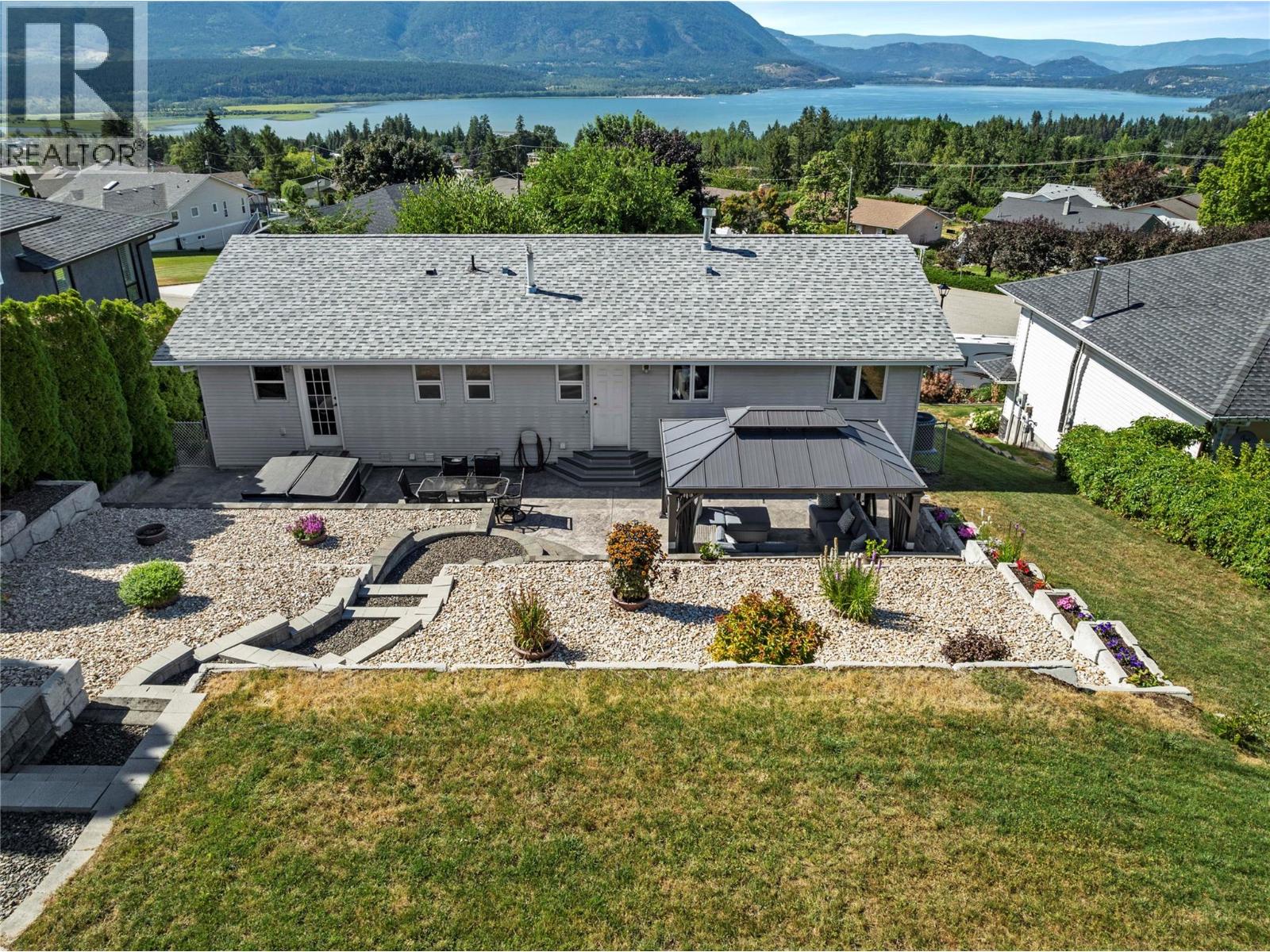 2250 3 Avenue Se, Salmon Arm, British Columbia  V1E 1K1 - Photo 3 - 10379451