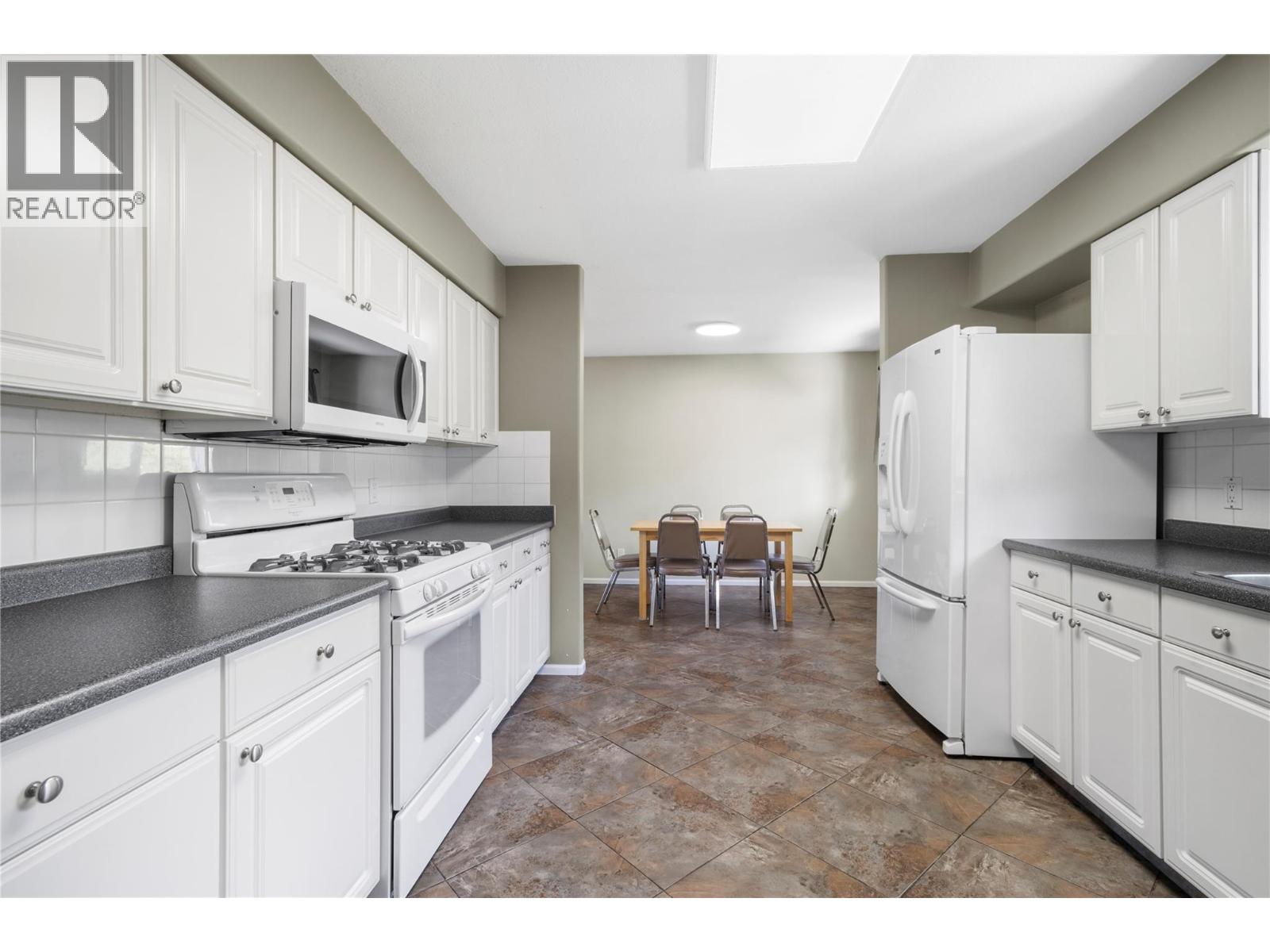 2250 3 Avenue Se, Salmon Arm, British Columbia  V1E 1K1 - Photo 6 - 10379451