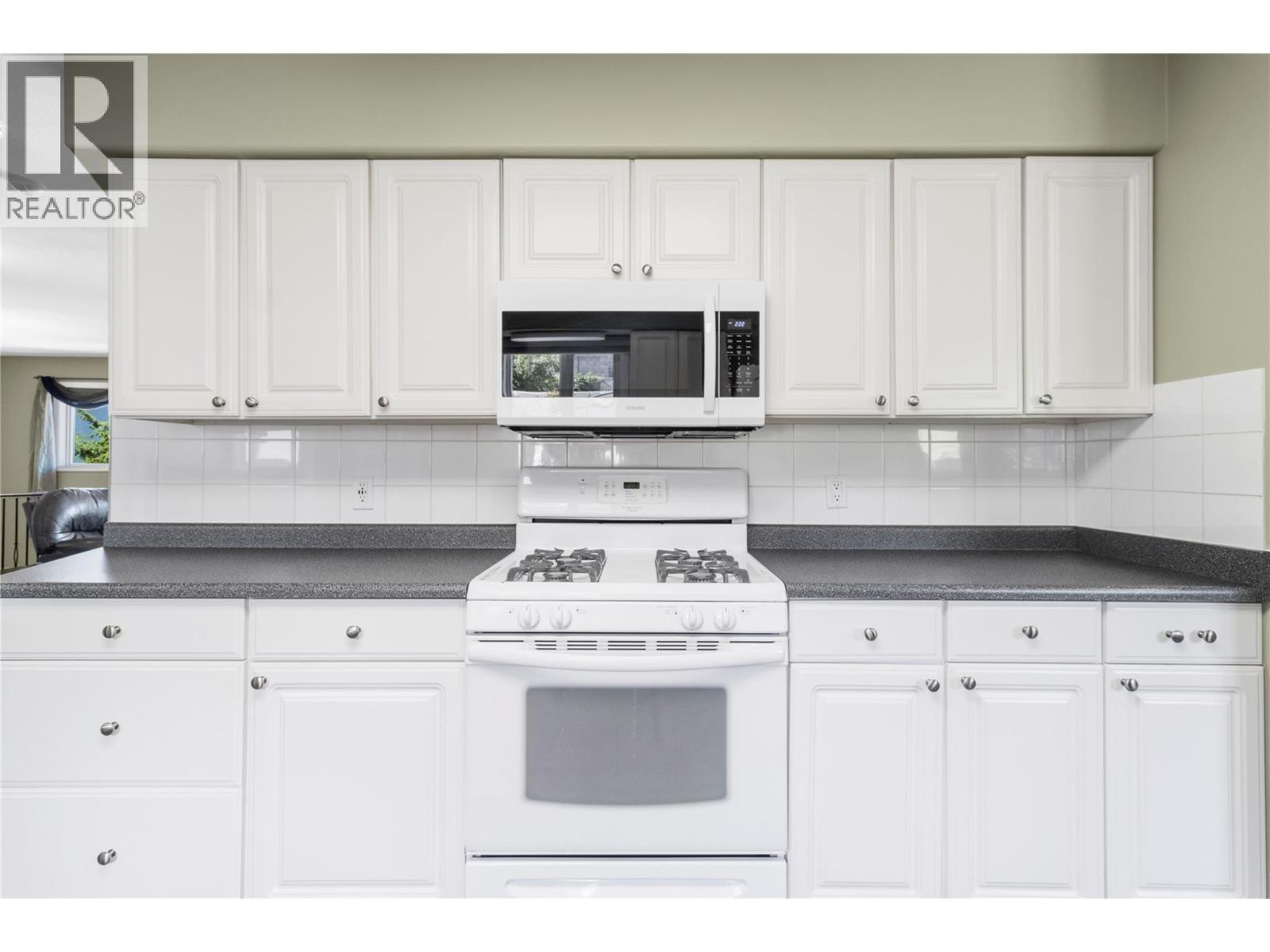 2250 3 Avenue Se, Salmon Arm, British Columbia  V1E 1K1 - Photo 8 - 10379451