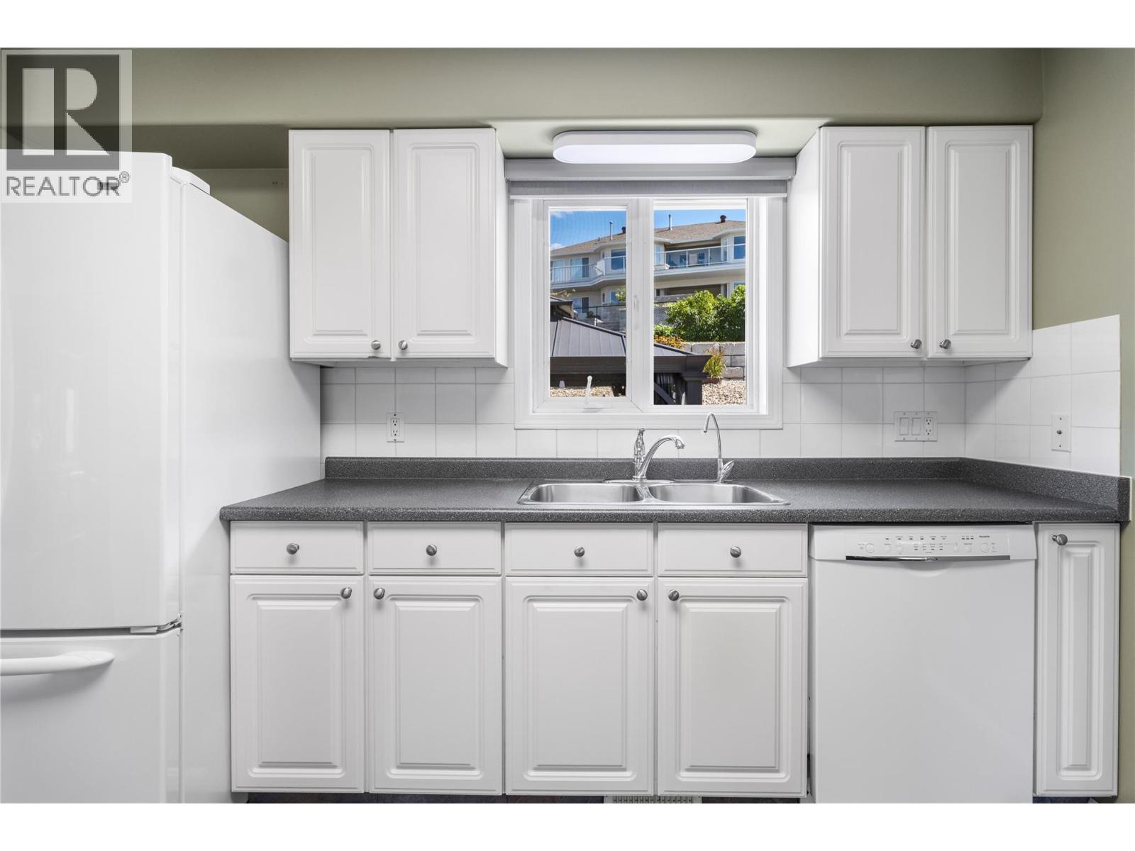 2250 3 Avenue Se, Salmon Arm, British Columbia  V1E 1K1 - Photo 9 - 10379451