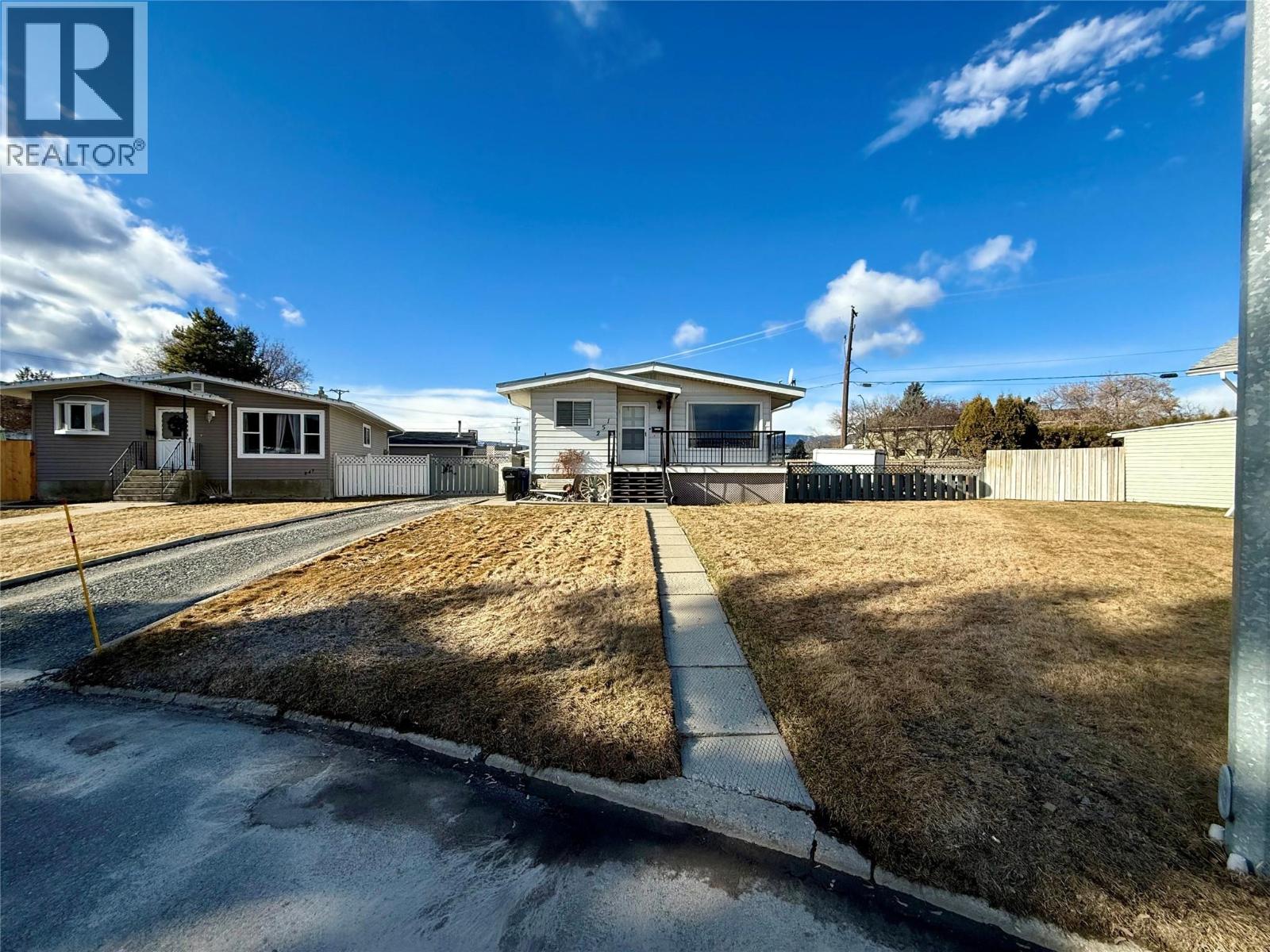 251 21st Avenue N, Cranbrook, British Columbia  V1C 4M6 - Photo 2 - 10379462