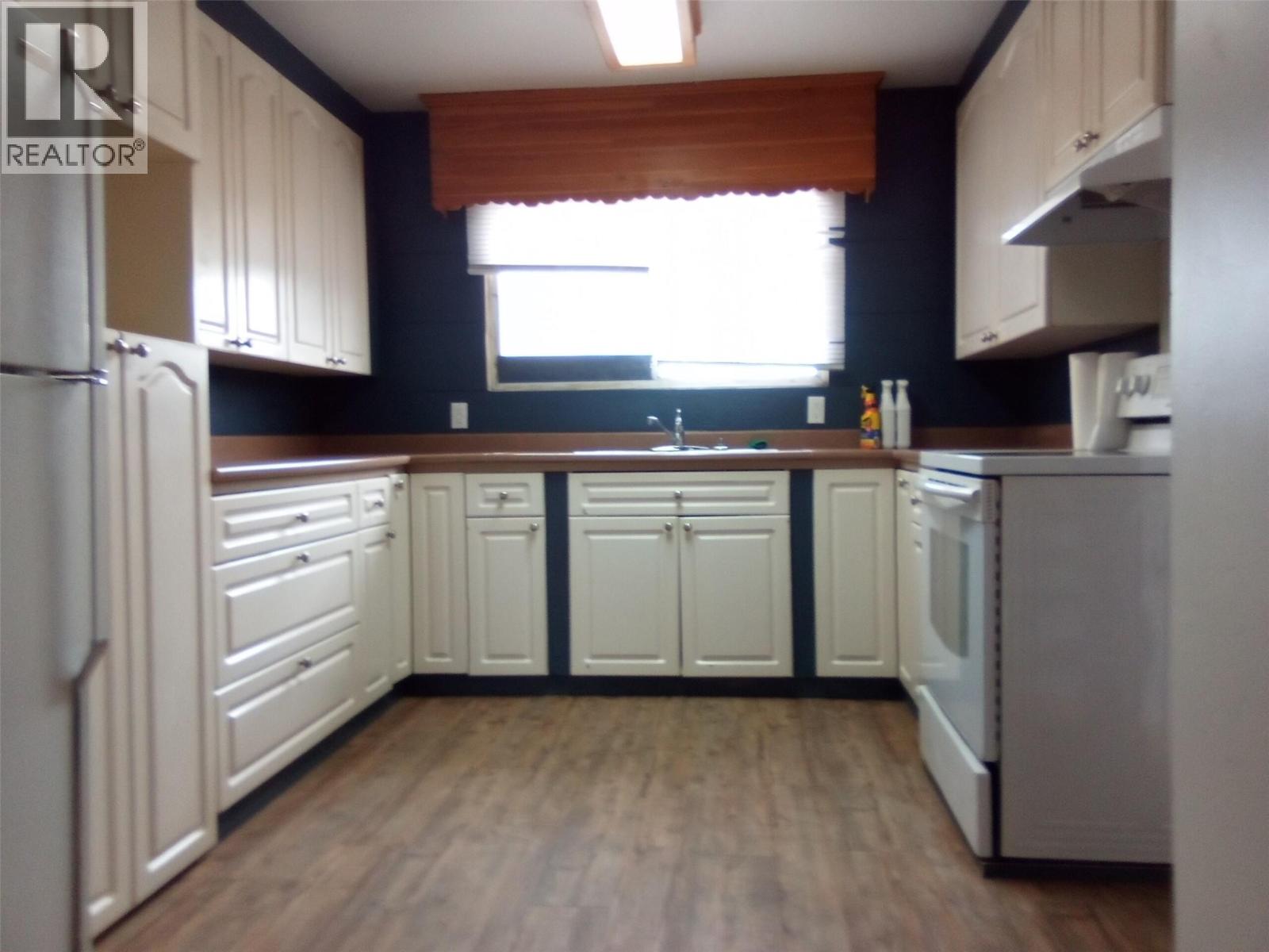 1672 Douglas Street, Merritt, British Columbia  V1K 1E2 - Photo 2 - 10379587