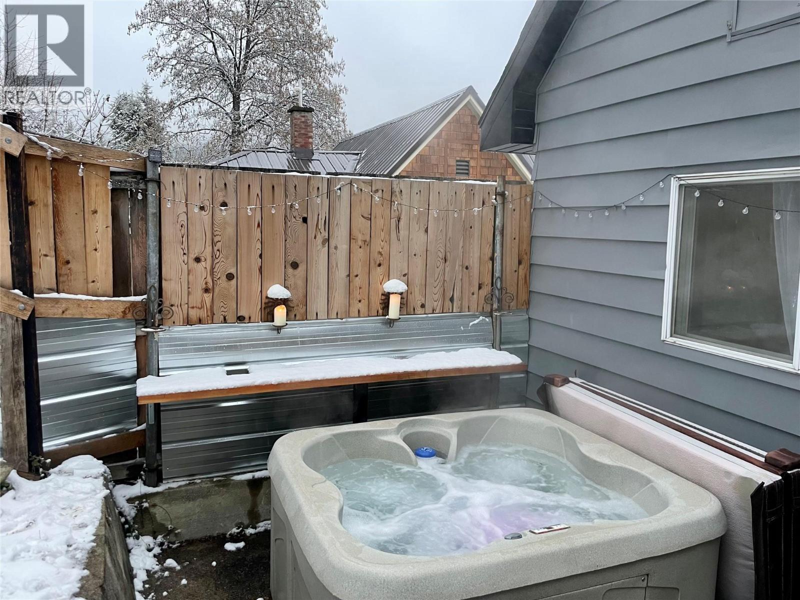 2043 Park Street, Rossland, British Columbia  V0G 1Y0 - Photo 10 - 10379188