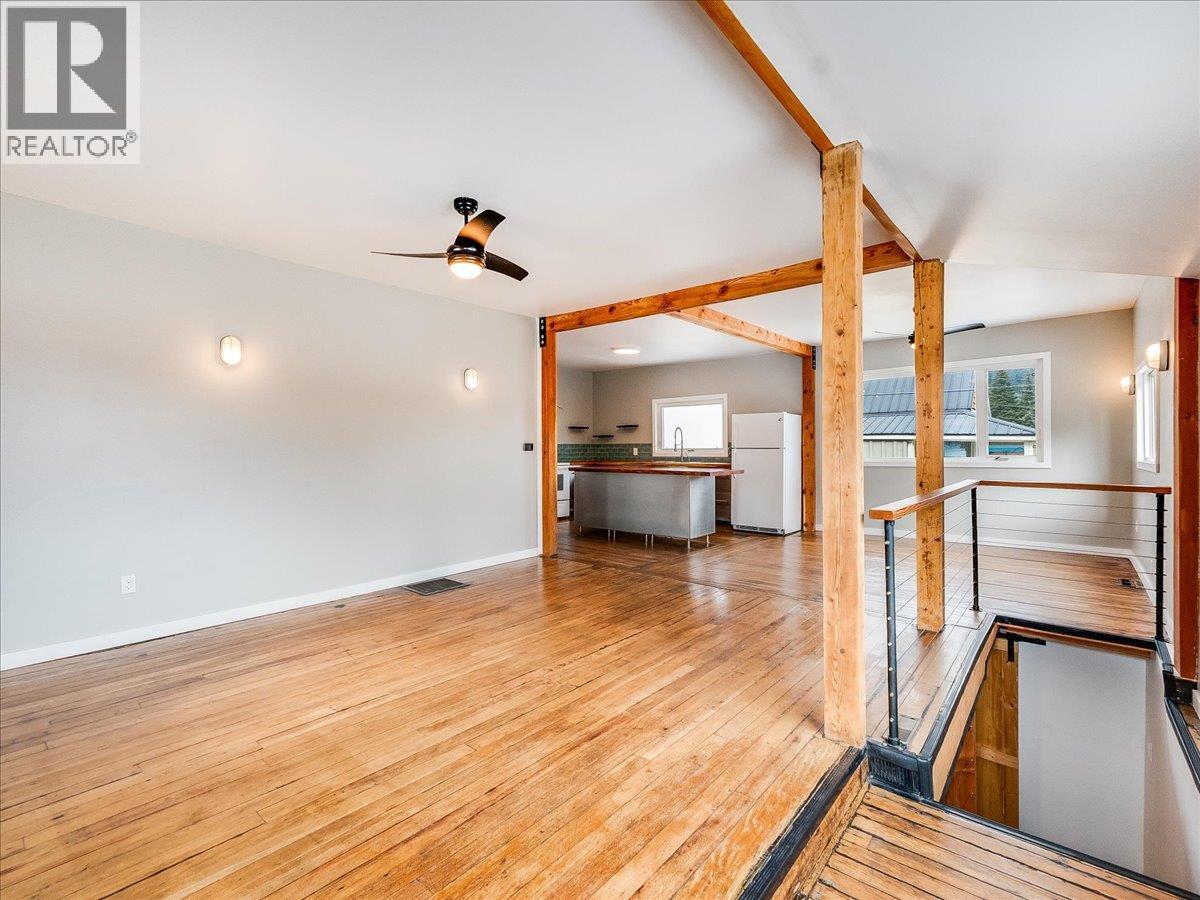 2043 Park Street, Rossland, British Columbia  V0G 1Y0 - Photo 12 - 10379188
