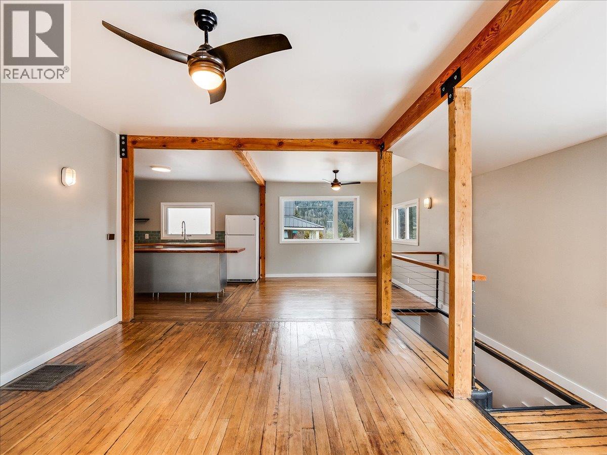 2043 Park Street, Rossland, British Columbia  V0G 1Y0 - Photo 14 - 10379188