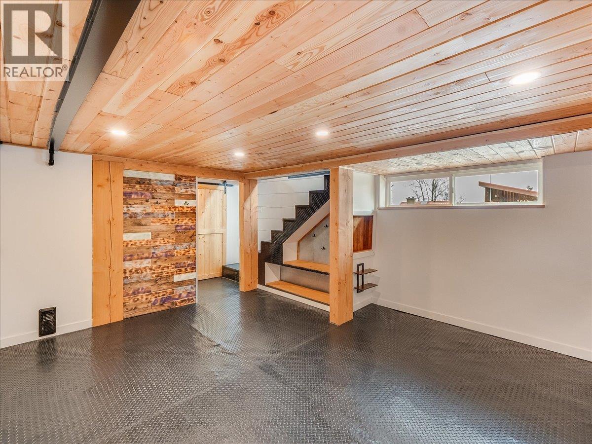 2043 Park Street, Rossland, British Columbia  V0G 1Y0 - Photo 16 - 10379188