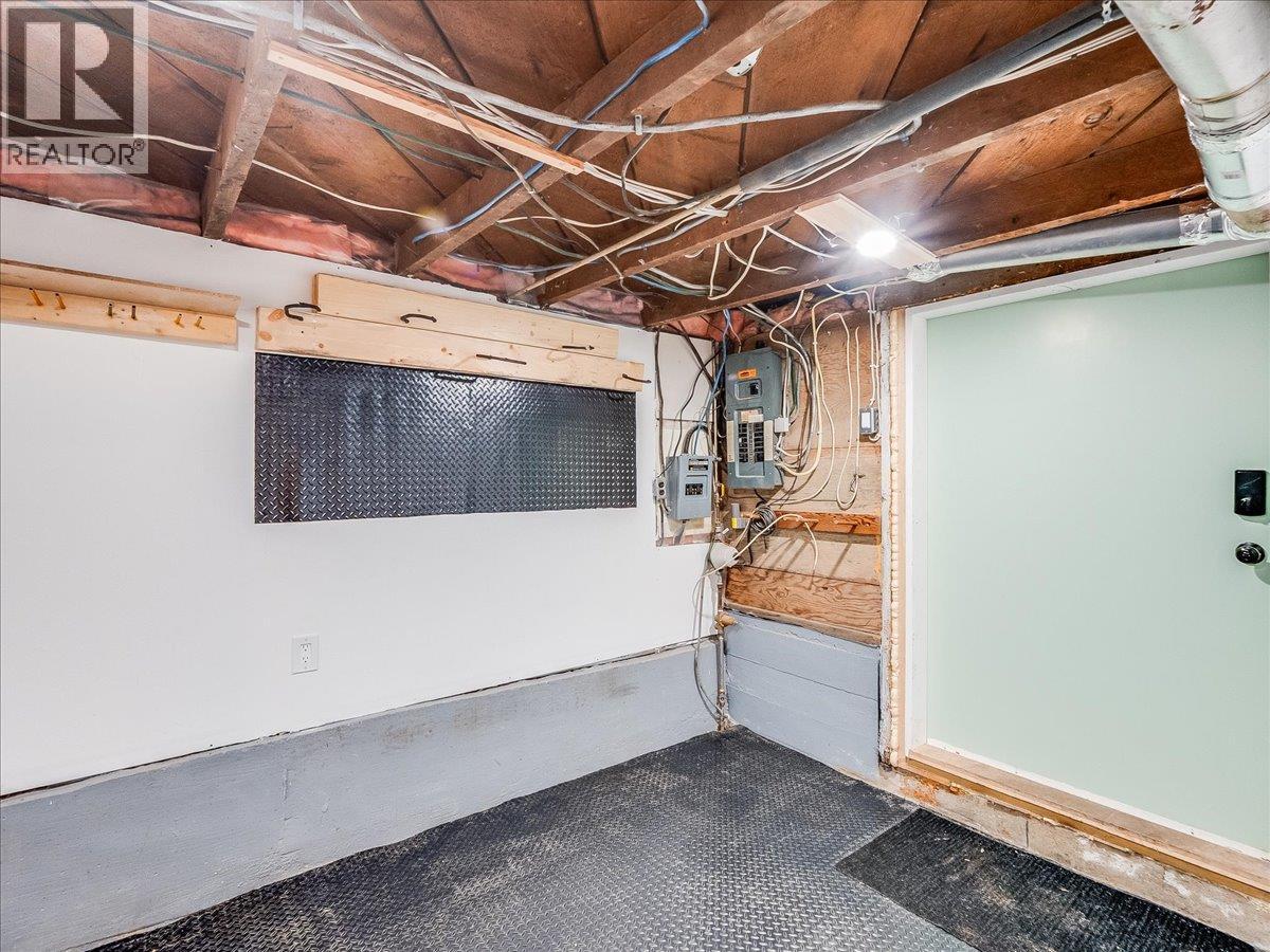 2043 Park Street, Rossland, British Columbia  V0G 1Y0 - Photo 18 - 10379188