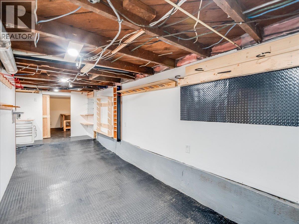 2043 Park Street, Rossland, British Columbia  V0G 1Y0 - Photo 19 - 10379188