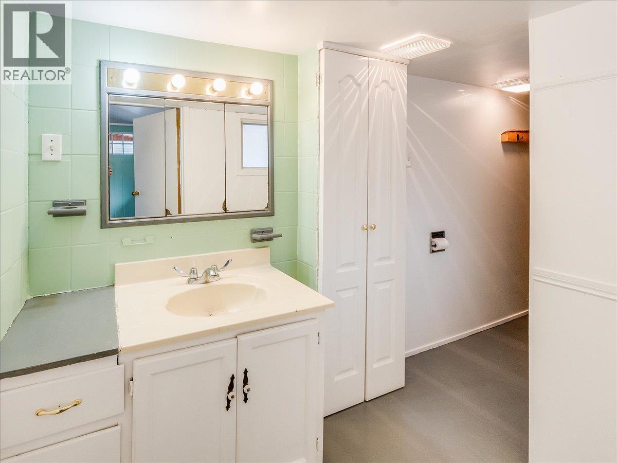 2043 Park Street, Rossland, British Columbia  V0G 1Y0 - Photo 36 - 10379188