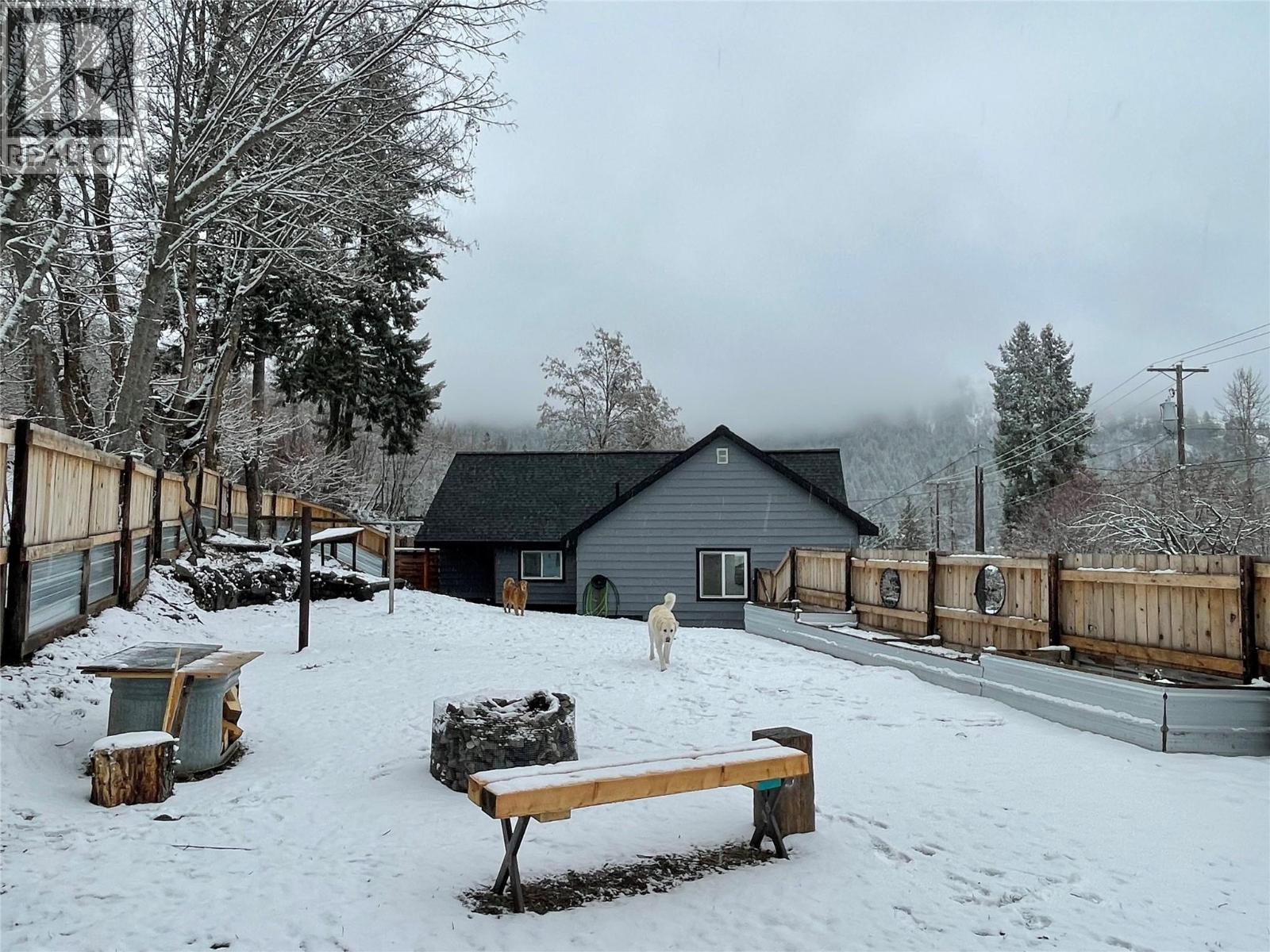 2043 Park Street, Rossland, British Columbia  V0G 1Y0 - Photo 5 - 10379188