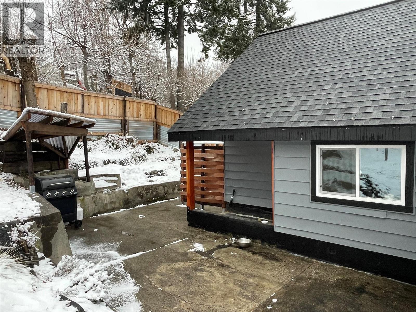 2043 Park Street, Rossland, British Columbia  V0G 1Y0 - Photo 7 - 10379188