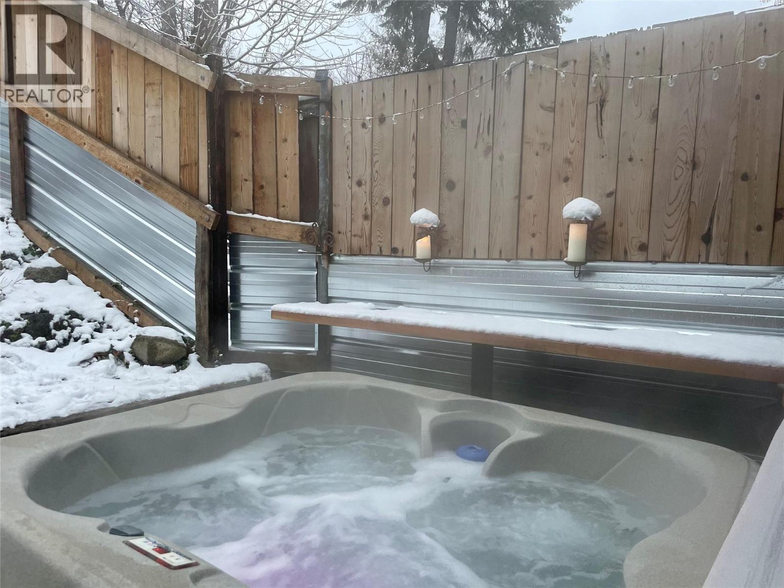 2043 Park Street, Rossland, British Columbia  V0G 1Y0 - Photo 8 - 10379188