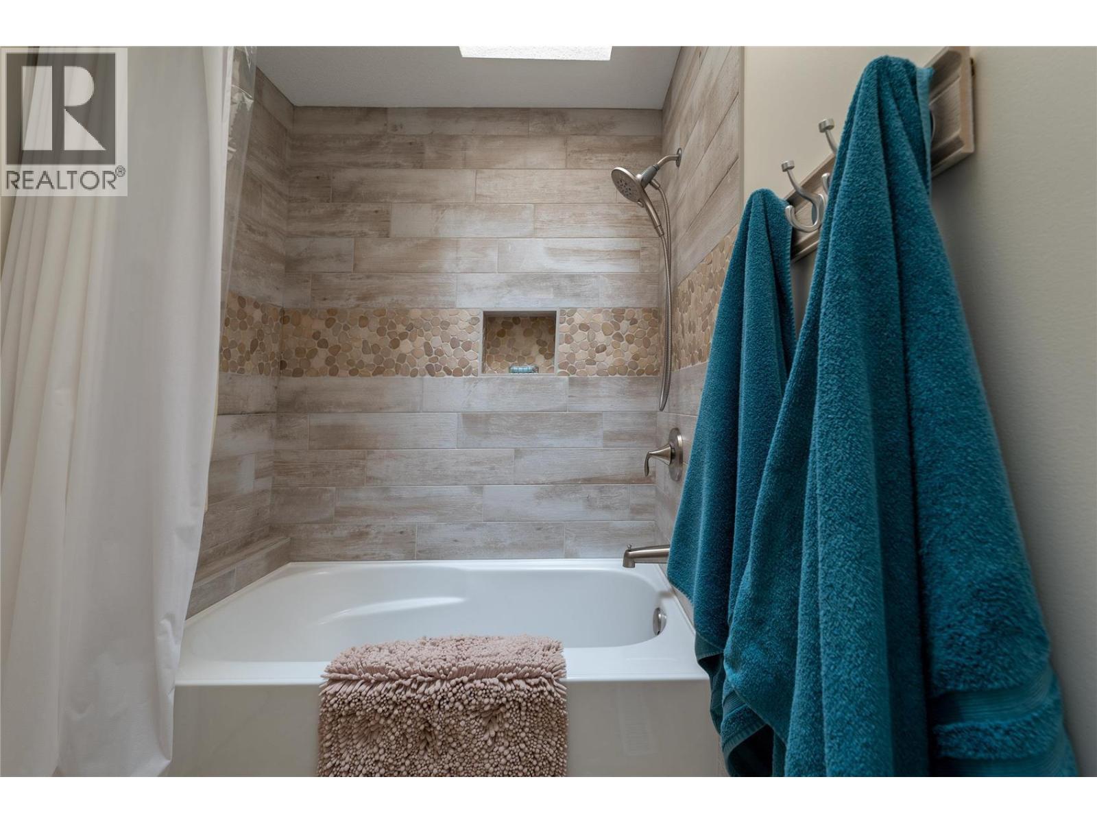 2220 Okanagan Street, Armstrong, British Columbia  V4Y 0B7 - Photo 35 - 10379576