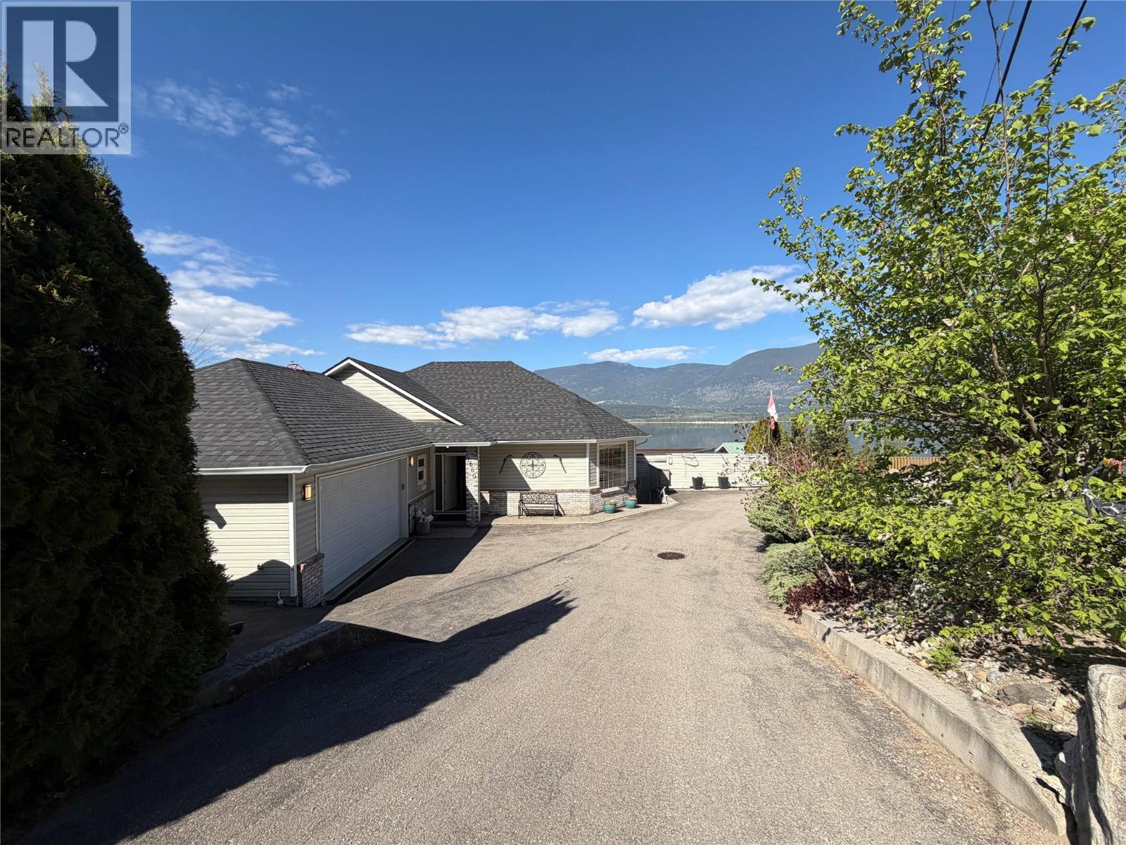 1660 28 Avenue NE, salmon arm, British Columbia
