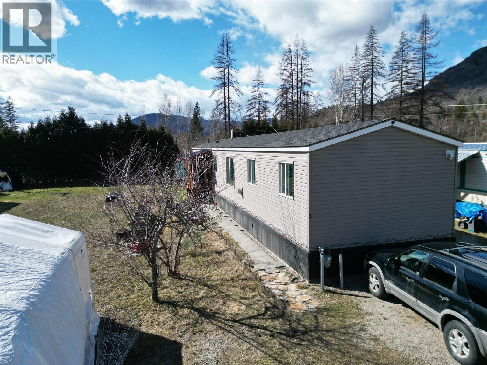 1034 Highway 3b Unit# 2, Montrose, British Columbia  V0G 1P0 - Photo 2 - 10379199