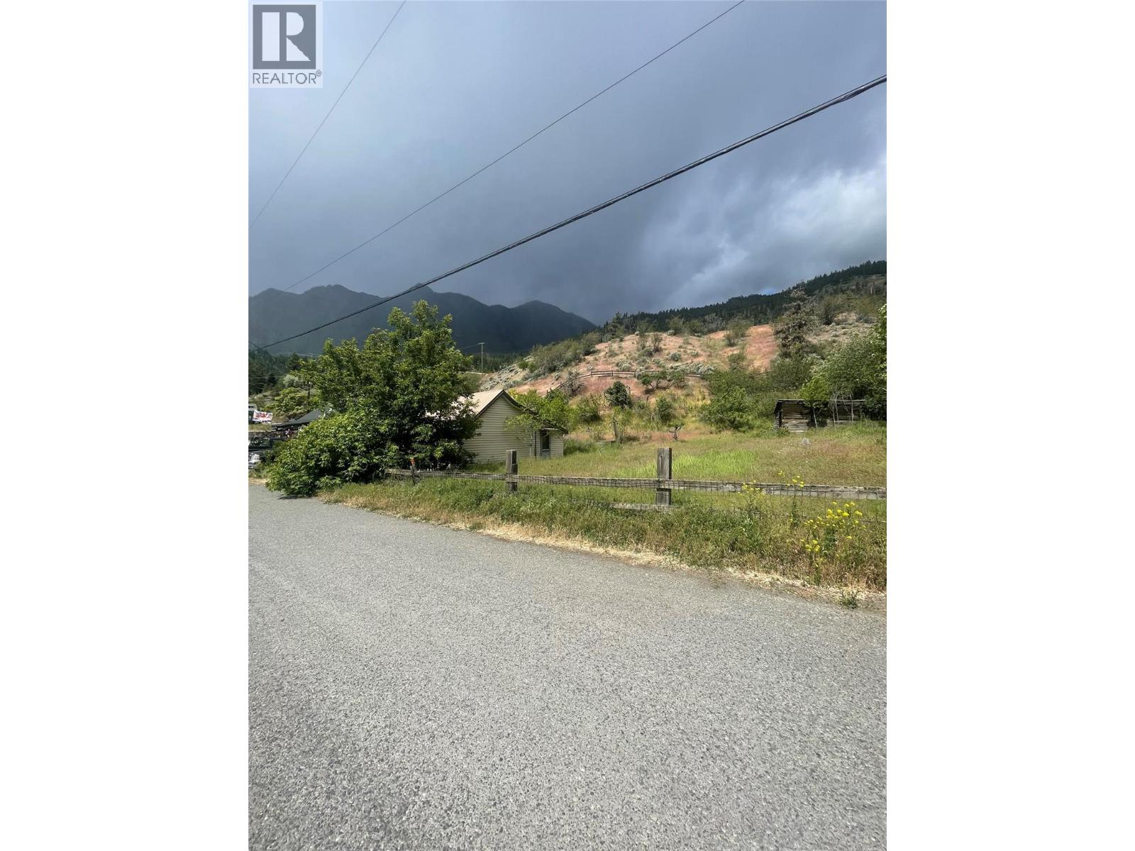 685 Russell Lane, Lillooet, British Columbia  V0K 1V0 - Photo 6 - 10379300