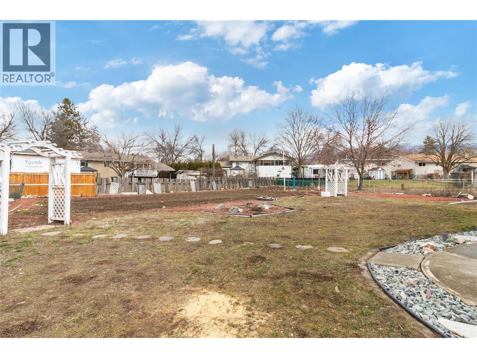 750 Falkirk Road, Kelowna, British Columbia  V1X 1R1 - Photo 5 - 10379609