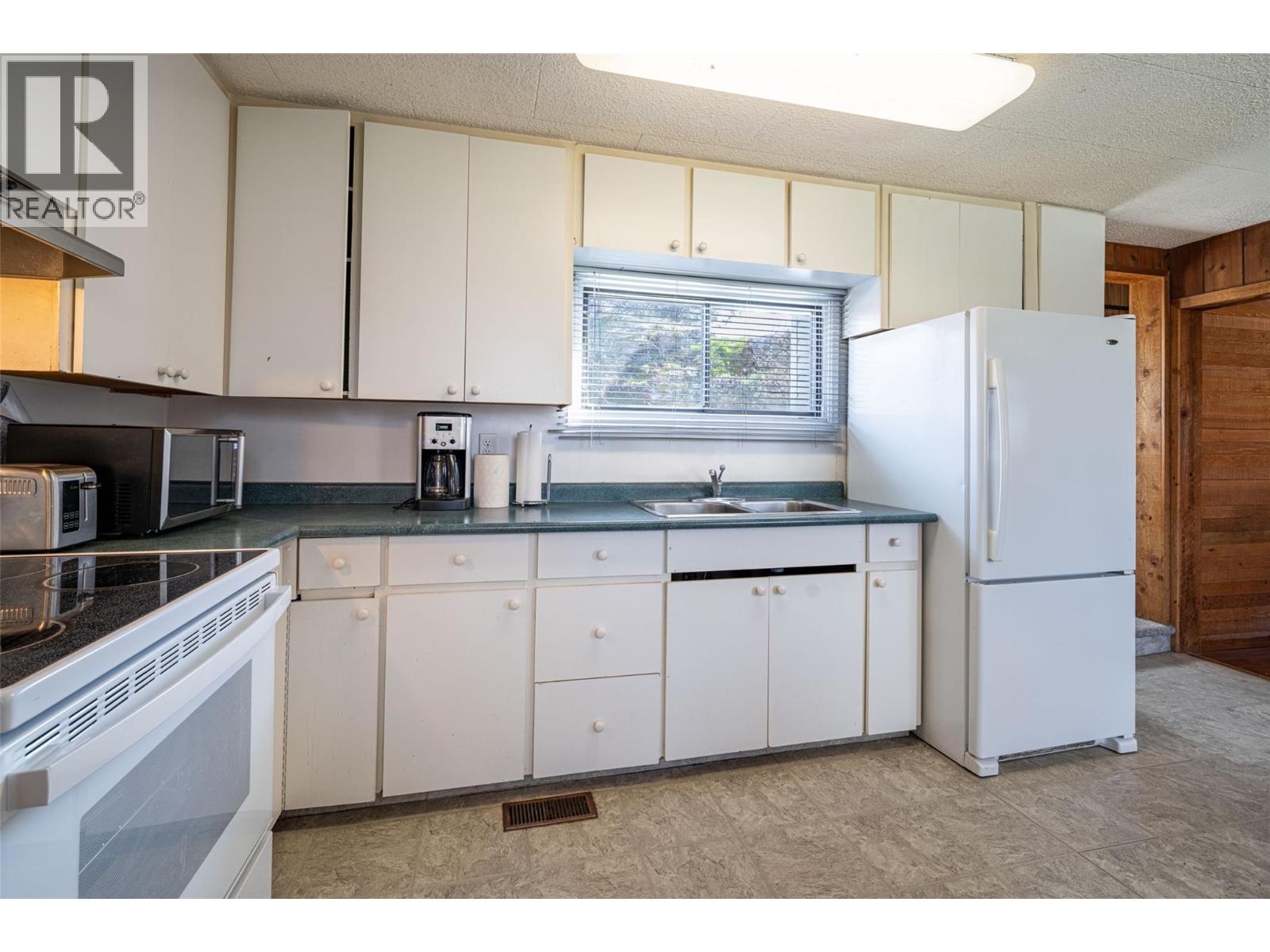 10091 6 Highway, Coldstream, British Columbia  V1B 3B6 - Photo 5 - 10378604