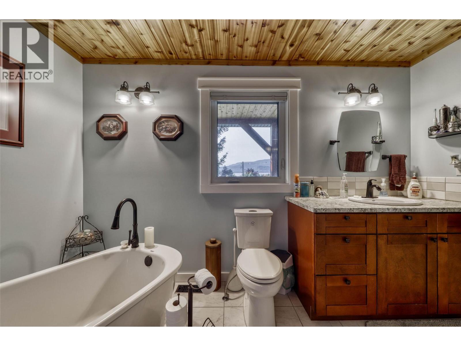 2770 Perris Road, Blind Bay, British Columbia  V0E 1H1 - Photo 16 - 10378080