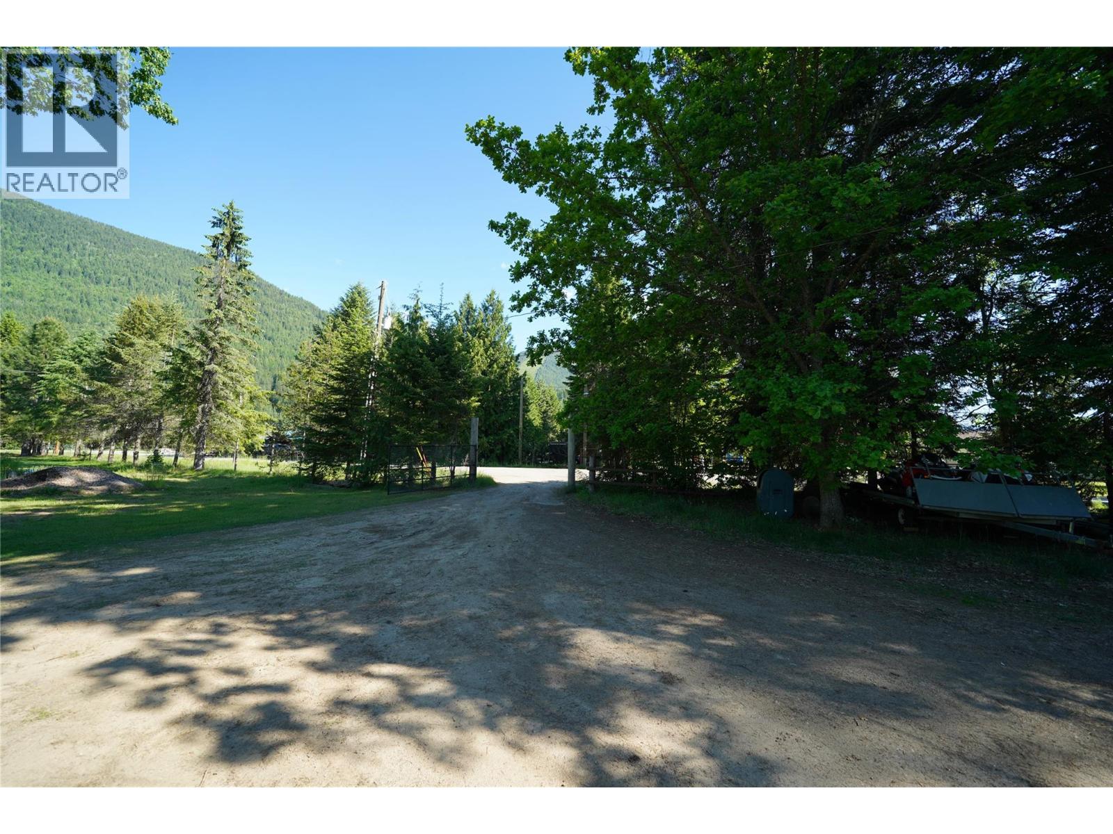 1062 Scamp Road, Castlegar, British Columbia  V1N 4R3 - Photo 10 - 10379543