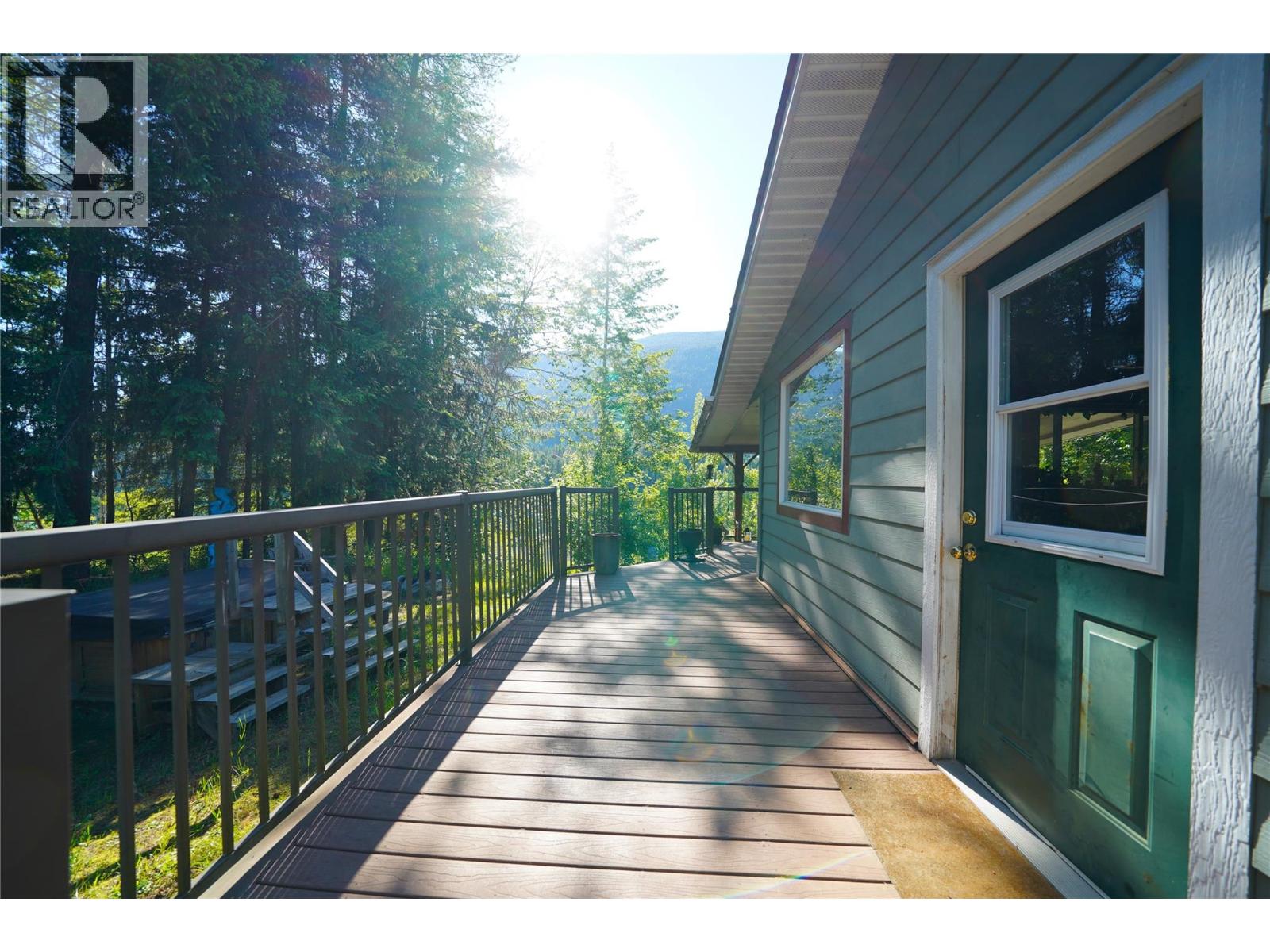 1062 Scamp Road, Castlegar, British Columbia  V1N 4R3 - Photo 46 - 10379543