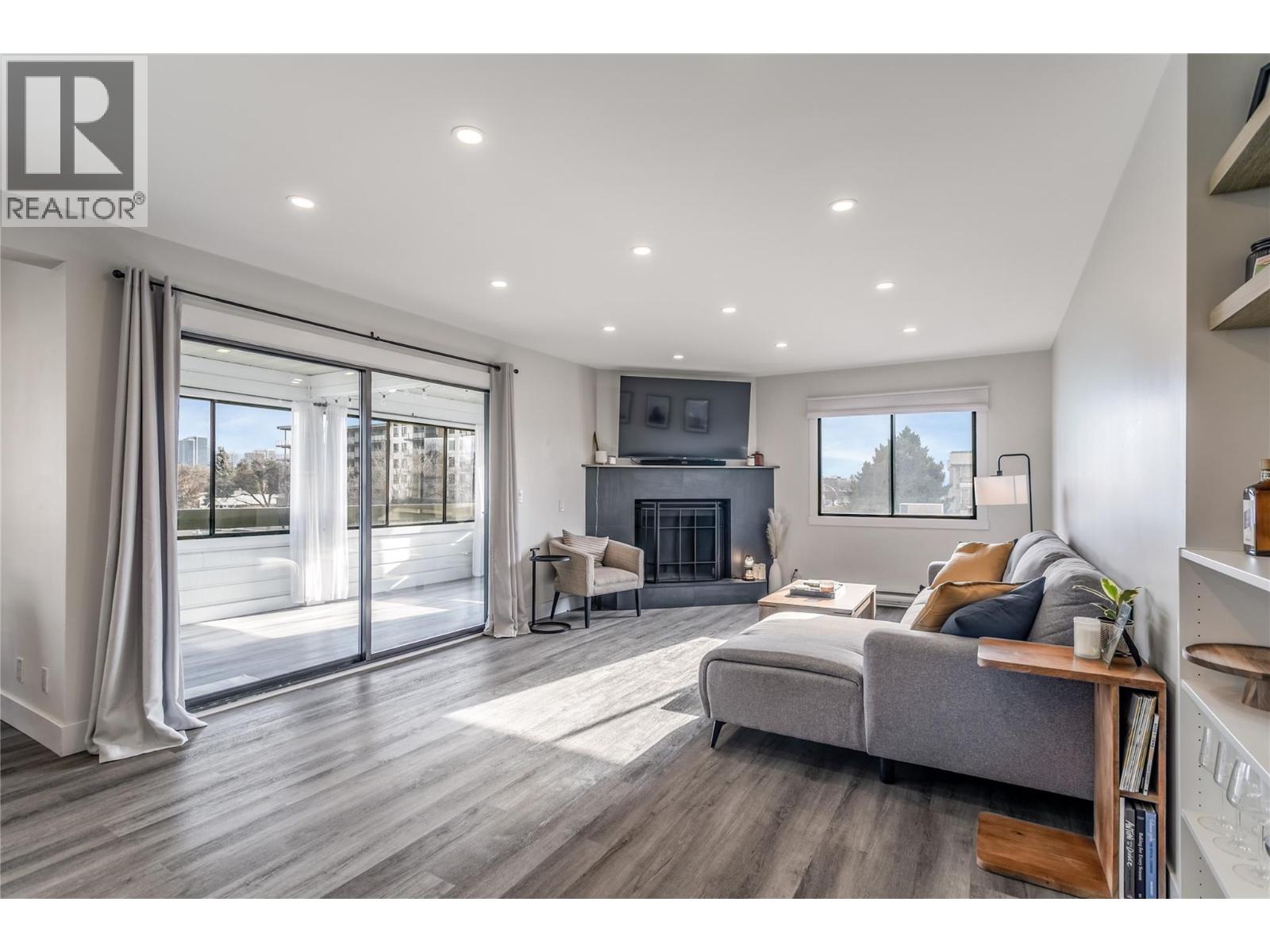 1075 Bernard Avenue Unit# 305, Kelowna, British Columbia  V1Y 6P7 - Photo 2 - 10376712
