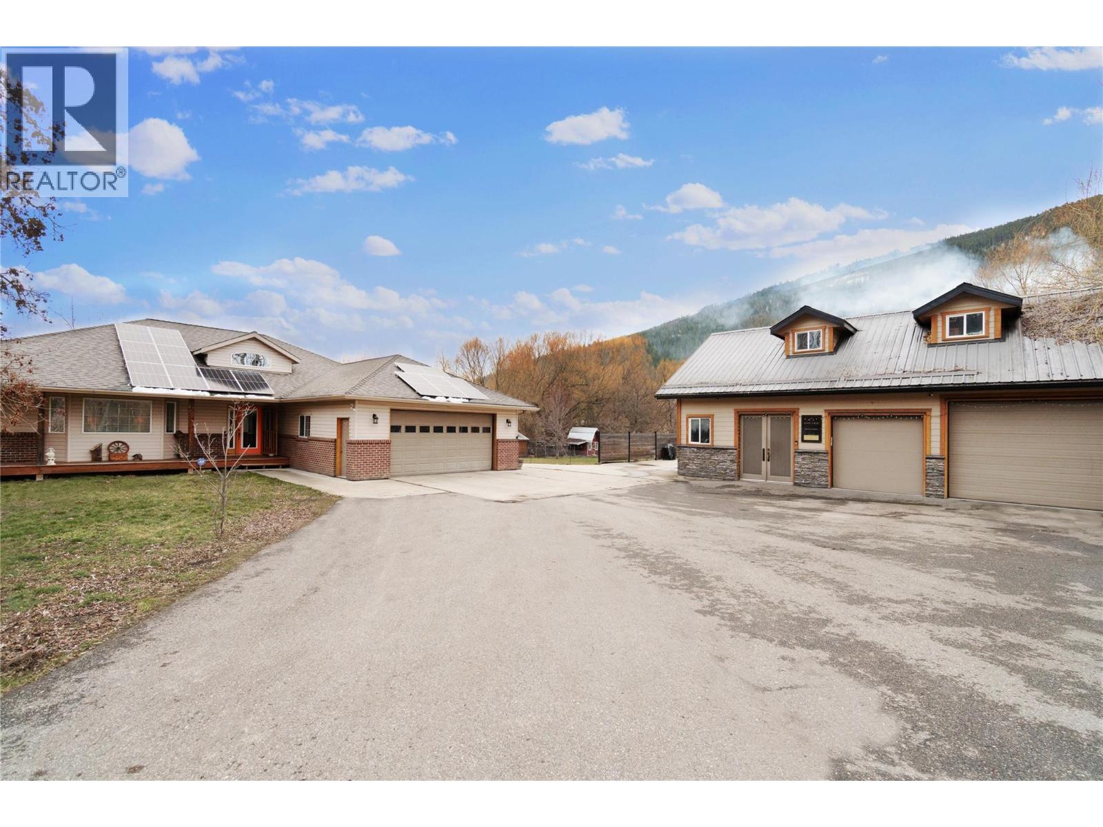 3960 50 Street Ne, Salmon Arm, British Columbia  V1E 1Y5 - Photo 1 - 10379294